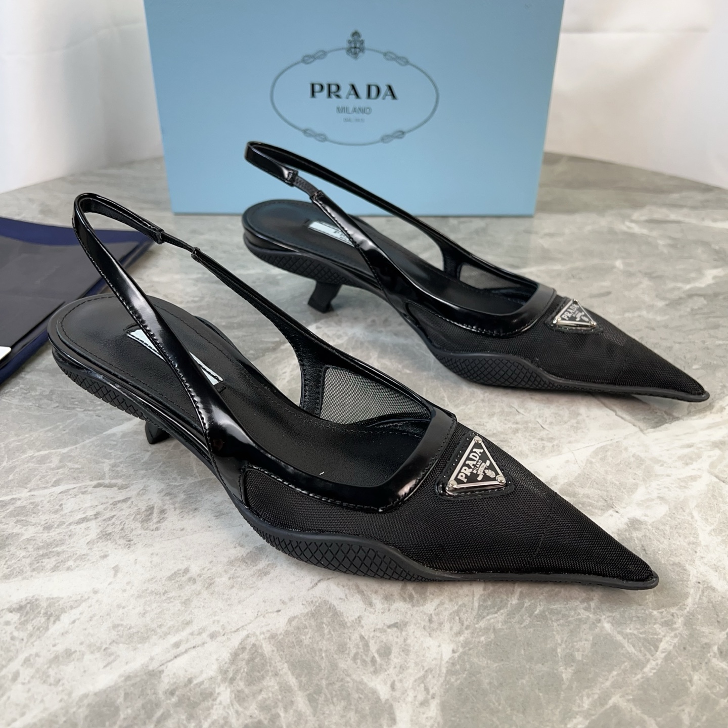 NO:613127,P Cat Heel Shoes (top version) Imported mesh surface, mixed sheepskin lining, sheepskin foot pads, rubber compartment, optical pattern pattern outsole, kitten heel, 3 cm high, original packaging size: 34-41 (customized at 34.40.41), sandals, sandals, sheepskin19860909P家猫跟鞋（顶级版本） 面进口网纱 里混种羊皮 垫羊皮垫脚 底橡胶隔层光学花纹图案大底 跟小猫跟,高3厘米 原版包装 size:34-41(34.40.41定制）,凉鞋,sandals,sheepskin,Women's Shoes