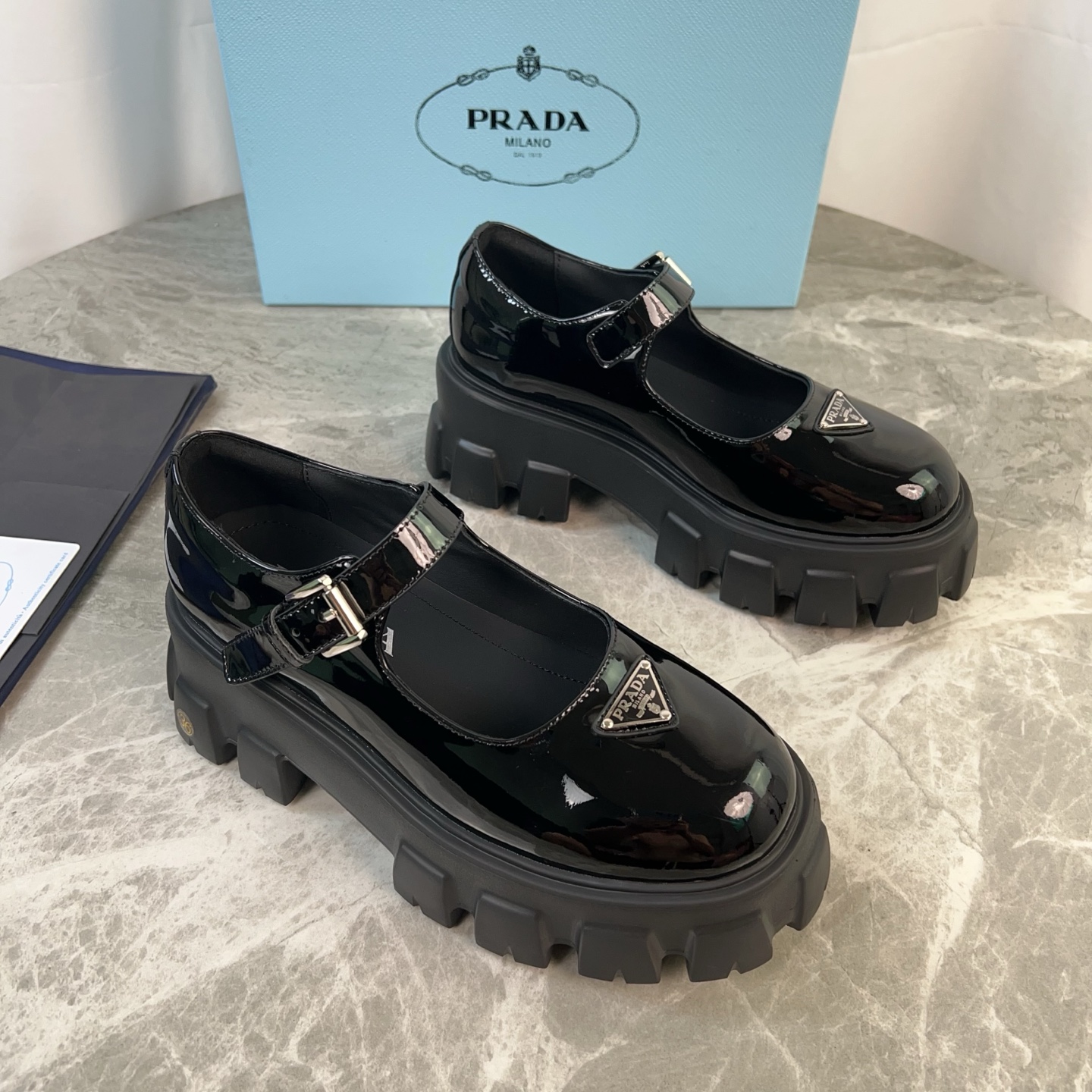 NO:498343,The latest model of P-home, imported side beads and cowhide, super soft cowhide, cowhide, original foam bottom, iconic triangle logo, original packaging size: 35-41 (40.41 customization), Mary Jane, mary jane, cowhide19860909P家最新款 面进口开边珠、牛皮 里超软牛皮里 垫牛皮 底原版发泡底 标志性三角标,原版包装 size:35-41(40.41定制）,玛丽珍,mary jane,cowhide,Women's Shoes