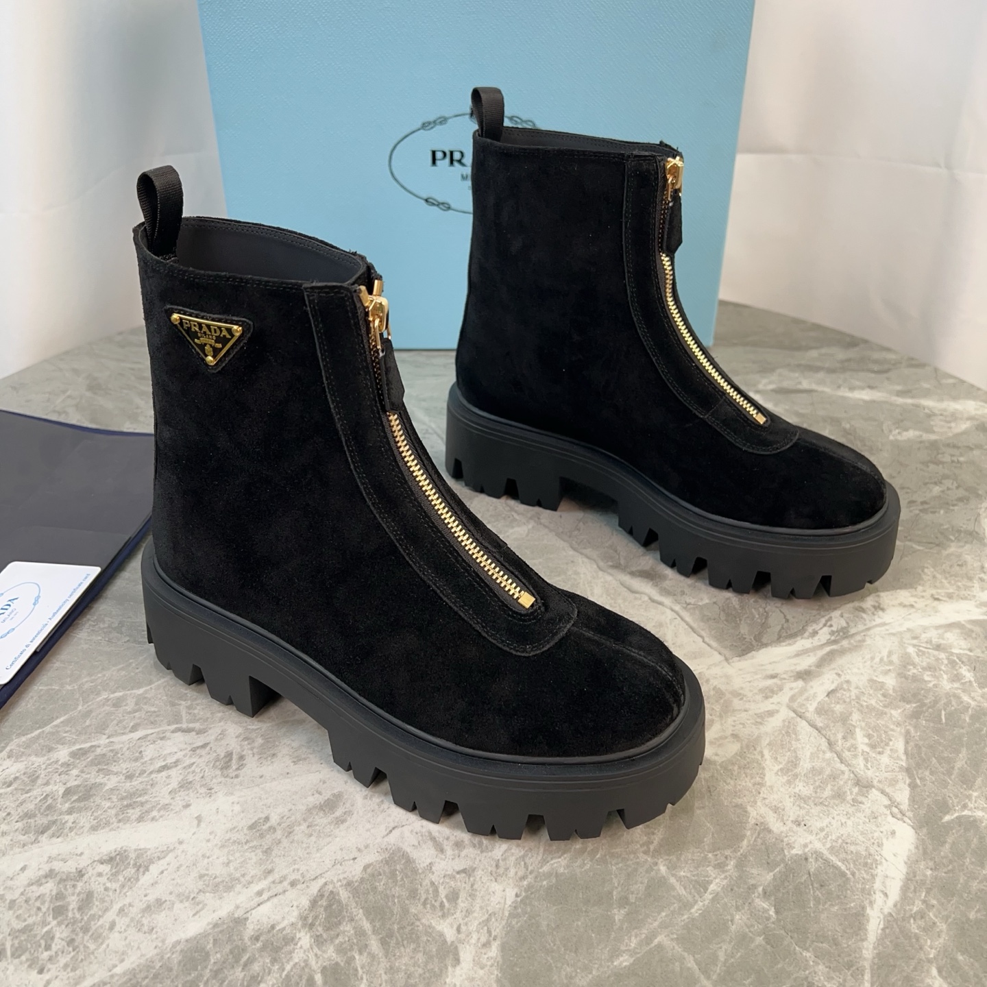 NO:480017,The latest model of P-home mercerated beef velvet, imported calfskin, imported calfskin, original craftsmanship sole (6CM thick), iconic triangle logo, original packaging size: 35-42 (41.42 customization), boots, boots, cowhide19860909P家最新款 面高丝光牛反绒 里进口小牛皮 垫进口小牛皮 底原版工艺大底（厚6CM） 标志性三角标,原版包装 size:35-42(41.42定制）,靴子,boots,cowhide,Women's Shoes