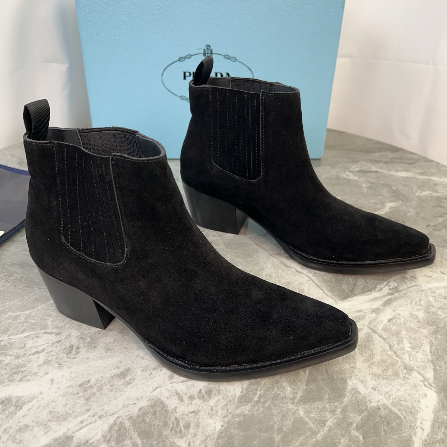 NO:480001,The latest model of P home, high mercerized beef velvet, calfskin inner lining, footbed, Italian original craft rubber sole, heel layer leather craft heel, original packaging size 35-42 (41.42 customization), boots, boots, cowhide19860909P家最新款 面高丝光牛反绒 里小牛皮内里、垫脚 底意大利原版工艺橡胶底 跟层皮工艺鞋跟 原版包装 size 35-42(41.42定制）,靴子,boots,cowhide,Women's Shoes