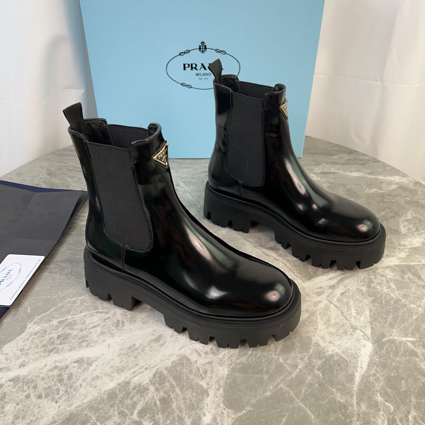 NO:480015,The latest model of P family, imported side beads and calfskin imported mixed-bred sheepskin, pad mixed-bred sheepskin, original craftsmanship sole (6CM thick) iconic triangle logo, original packaging size: 35-41 (40.41 customization), boots, boots, cowhide, sheepskin19860909P家最新款 面进口开边珠、小牛皮 里进口混种羊皮 垫混种羊皮 底原版工艺大底（厚6CM） 标志性三角标,原版包装 size:35-41(40.41定制）,靴子,boots,cowhide,sheepskin,Women's Shoes