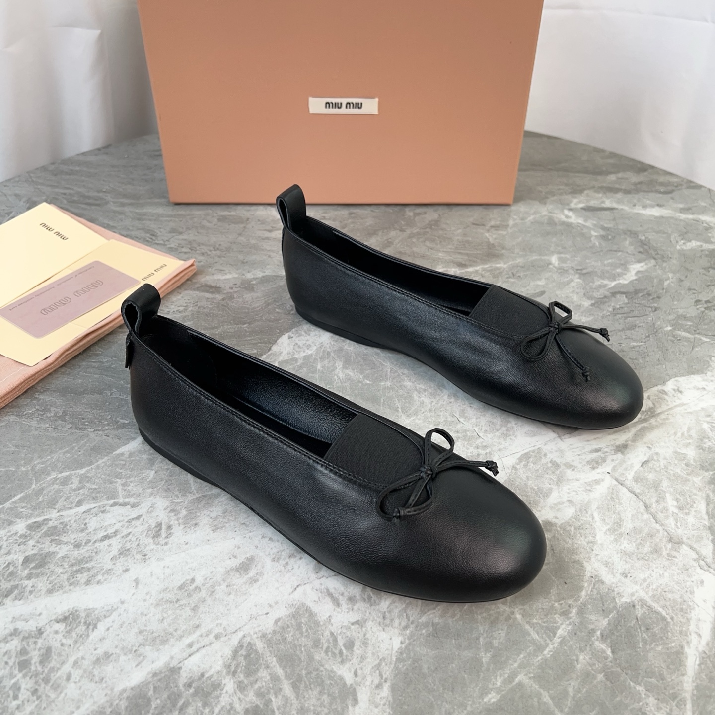 NO:498335,Miumiu Mary Jane single shoes imported from the surface, mixed-bred sheepskin in the inner layer, mixed-bred sheepskin, original craft rubber sole, original packaging size:35-41, Mary Jane, miumiu, mary jane, sheepskin19860909miumiu玛丽珍单鞋 面进口超软羊皮 里混种羊皮 垫混种羊皮 底原版工艺橡胶底 原版包装 size:35-41,玛丽珍,miumiu,mary jane,sheepskin,Women's Shoes
