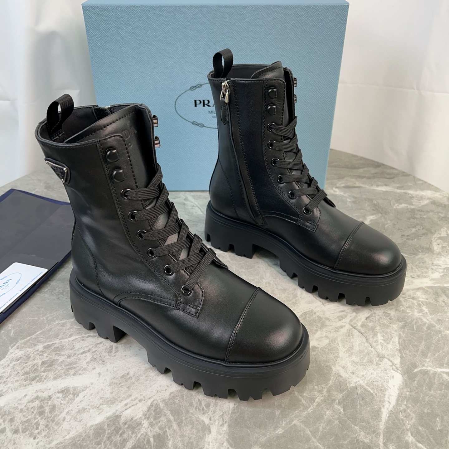 NO:498282,The latest model of P-home imported full-grain cowhide, high mercerized beef reverse velvet imported calf leather, pad imported calf leather, original craftsmanship sole (6CM thick), iconic triangle logo, original packaging size: 35-42 (41.42 customization), boots, boots, cowhide19860909P家最新款 面进口全粒面牛皮、高丝光牛反绒 里进口小牛皮 垫进口小牛皮 底原版工艺大底（厚6CM） 标志性三角标,原版包装 size:35-42(41.42定制）,靴子,boots,cowhide,Women's Shoes