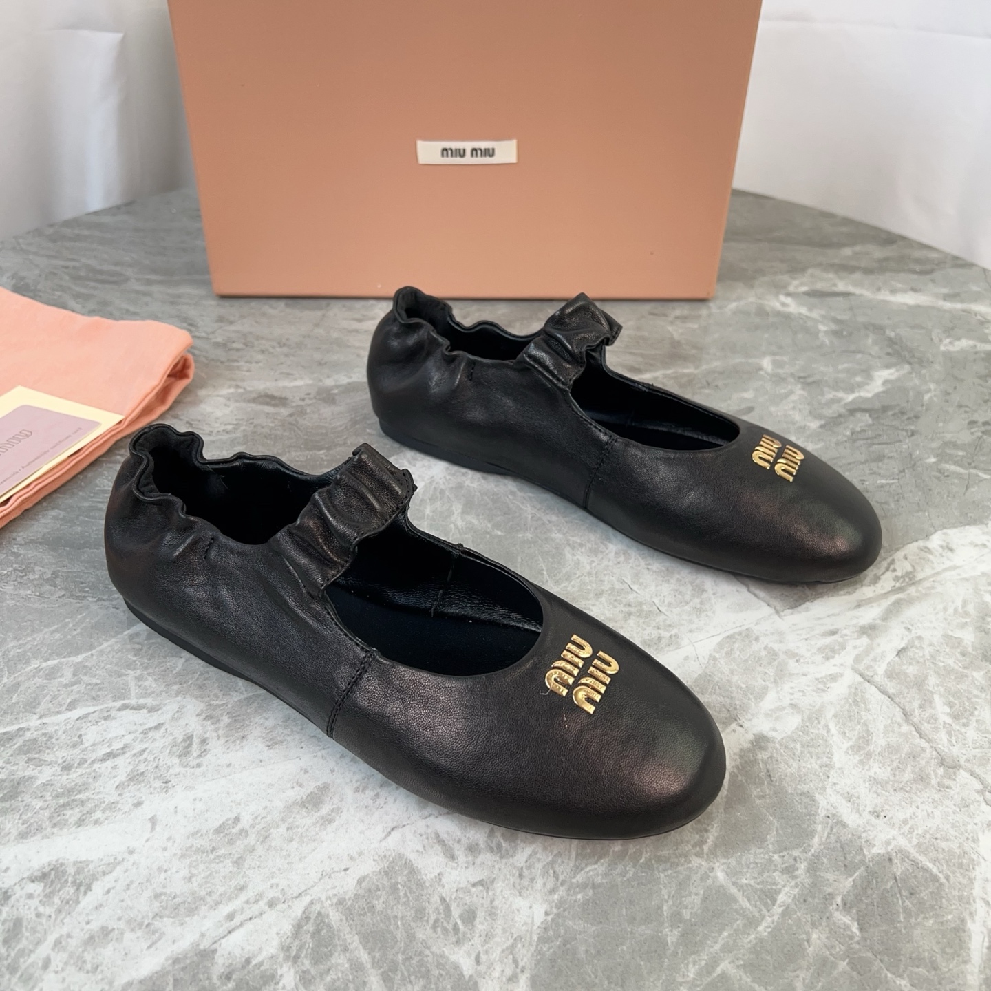 NO:498330,Miumiu Mary Jane single shoes imported from the surface, high mercerized beef reverse velvet, mixed-bred sheepskin, matt mixed-bred sheepskin, original craft rubber sole, original packaging size:35-41, Mary Jane, miumiu, mary jane, sheepskin19860909miumiu玛丽珍单鞋 面进口超软羊皮,高丝光牛反绒 里混种羊皮 垫混种羊皮 底原版工艺橡胶底 原版包装 size:35-41,玛丽珍,miumiu,mary jane,sheepskin,Women's Shoes