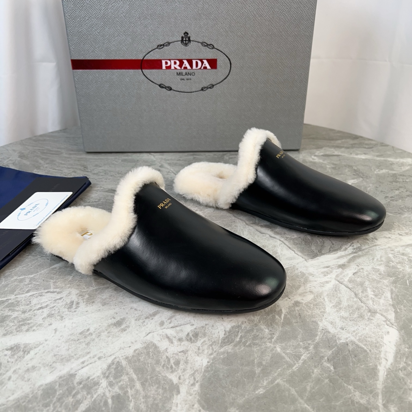 NO:613126,P's latest model, imported open-edge beads, high mercerized cow suede, lining made of real wool, padded with real wool, original craft rubber outsole, size: 35-41, semi-slip fur shoes19860909P家最新款 面进口开边珠、高丝光牛反绒 里全真羊毛 垫全真羊毛 底原版工艺橡胶大底 size :35-41,半拖毛毛鞋,Women's Shoes