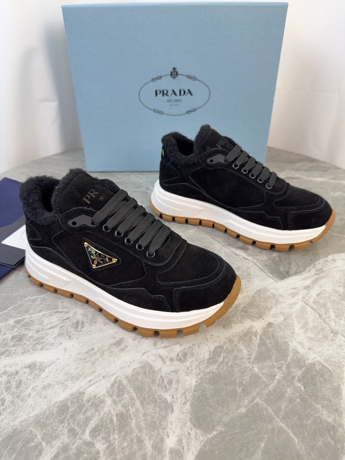 NO:613106,P's latest model, high mercerized cow suede, wool lining, wool padding, original TPU outsole, iconic triangle logo, original packaging size: 35-45, casual shoes/sports shoes, sneakers19860909P家最新款 面高丝光牛反绒 里羊毛里 垫羊毛垫脚 底原版TPU大底 标志性三角标,原版包装 size:35-45,休闲鞋/运动鞋,sneakers,Women's Shoes