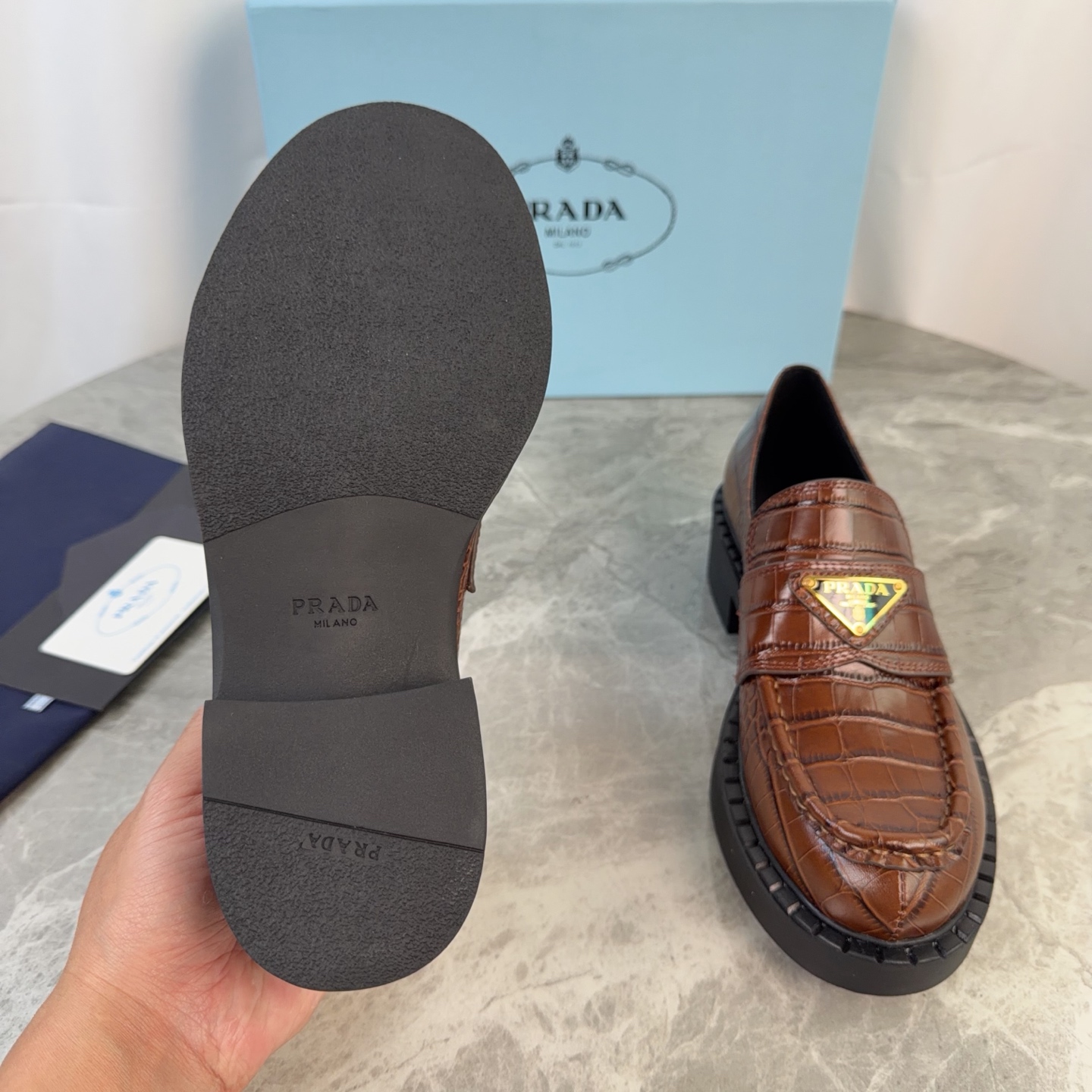 Prada Classic Luxury Leather Shoe Loafer Ref 9