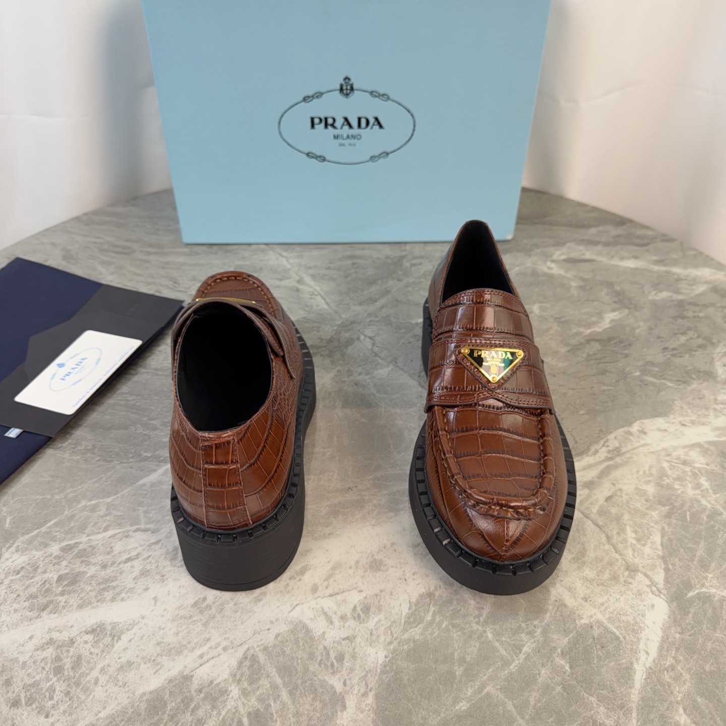Prada Classic Luxury Leather Shoe Loafer Ref 5