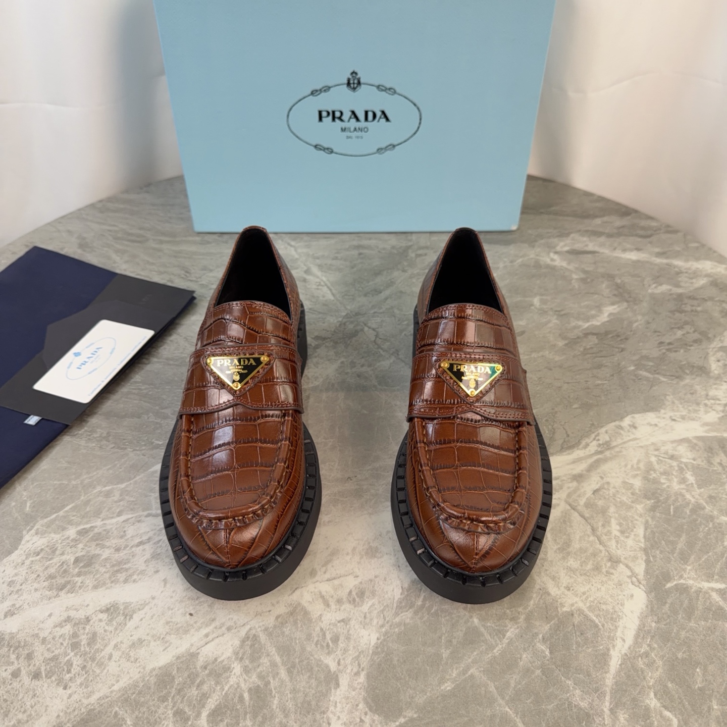 Prada Classic Luxury Leather Shoe Loafer Ref 2