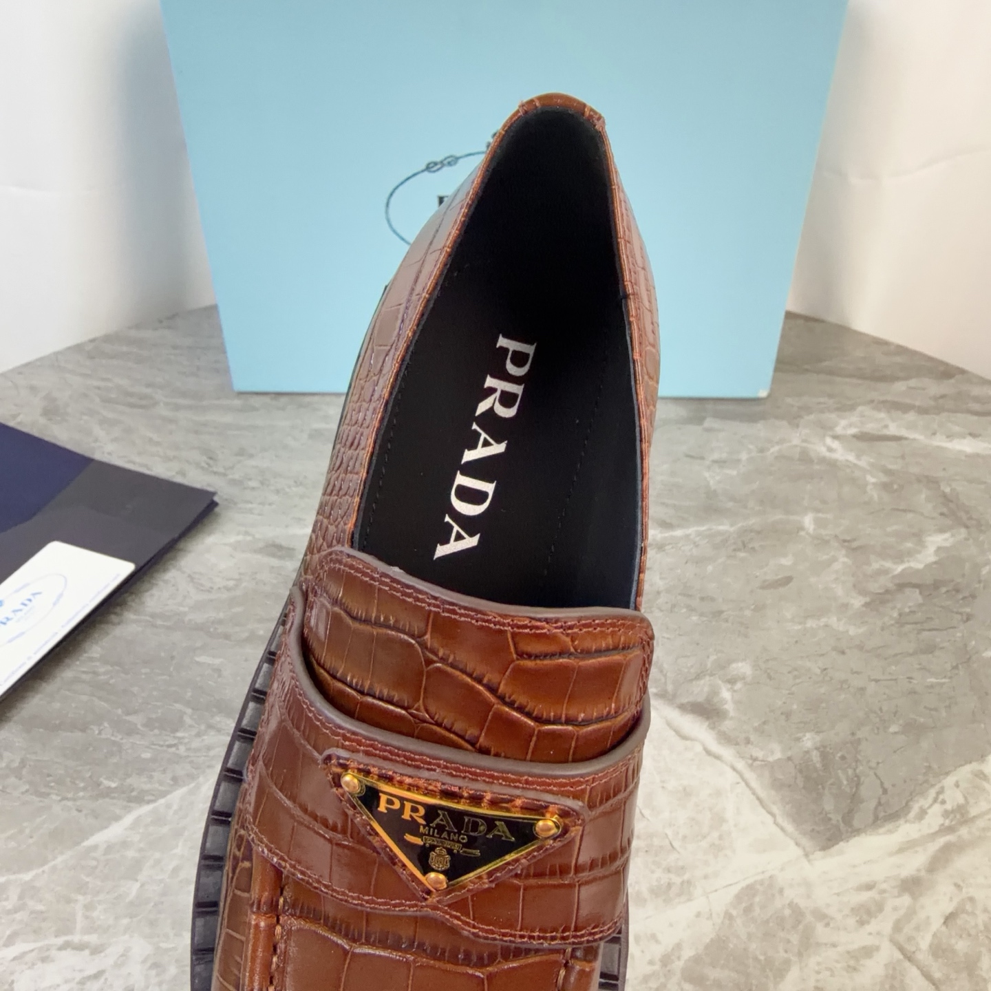 Prada Classic Luxury Leather Shoe Loafer Ref 8