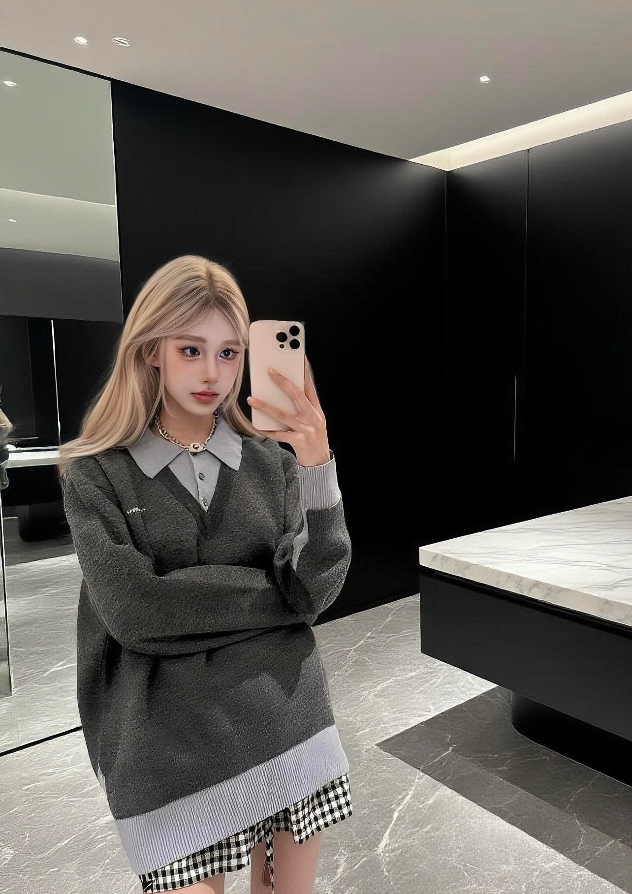 💰145 miumiu翻领假两件
简单到极致就是时髦
完全不挑人穿的mi*系翻领假两件针织衫
日常随意又好搭谁能不爱
单穿叠穿都可
尺码:SM
S M
衣长 62 63
胸围 114 116
肩宽 47 48