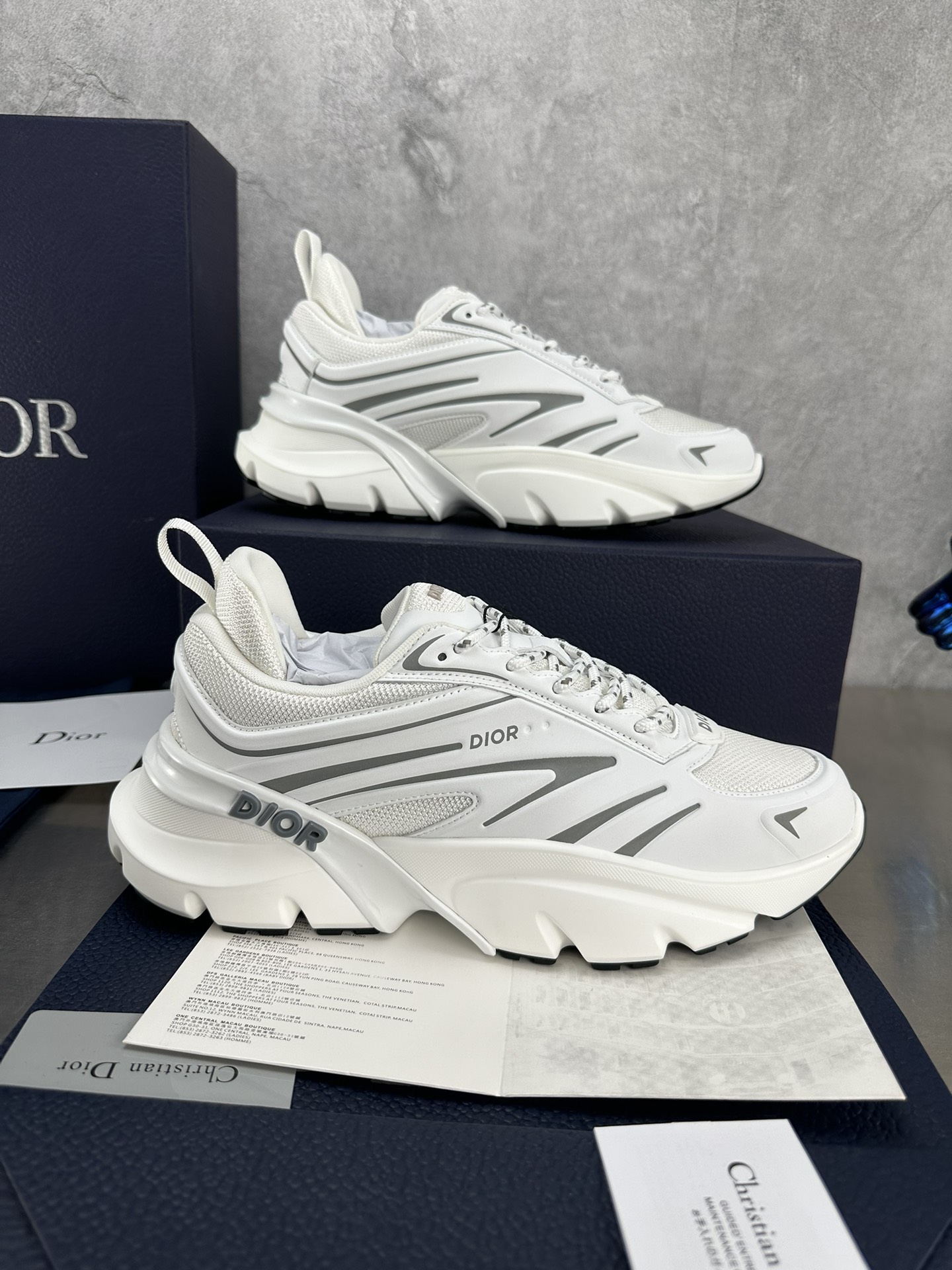 NO:279630,Real-priced Dior B44 Blade couple sneakers, original one-to-one replica. The dior B44 Blade sneakers embellished with the life capsule series designed by lewishamilton are characterized by the sporty and retro futuristic feeling. They are inlaid with microfiber and canvas, decorated with the 