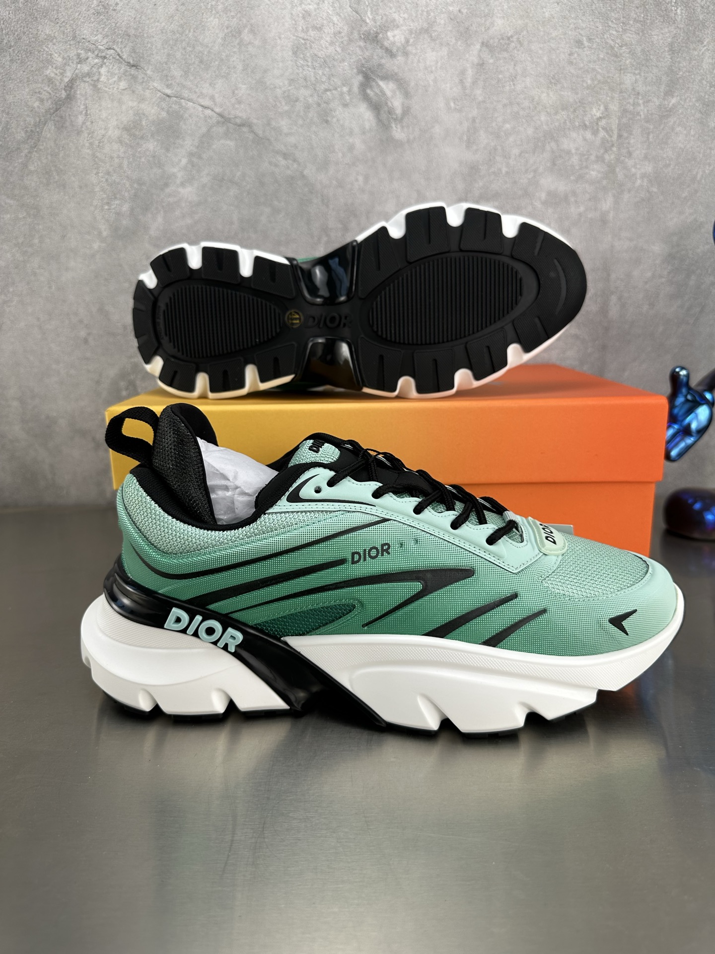 Dior B44 Blade Sneakers - Unisex, Sporty, and Retro-Futuristic Design 8 i1745220044625 1898 0 6
