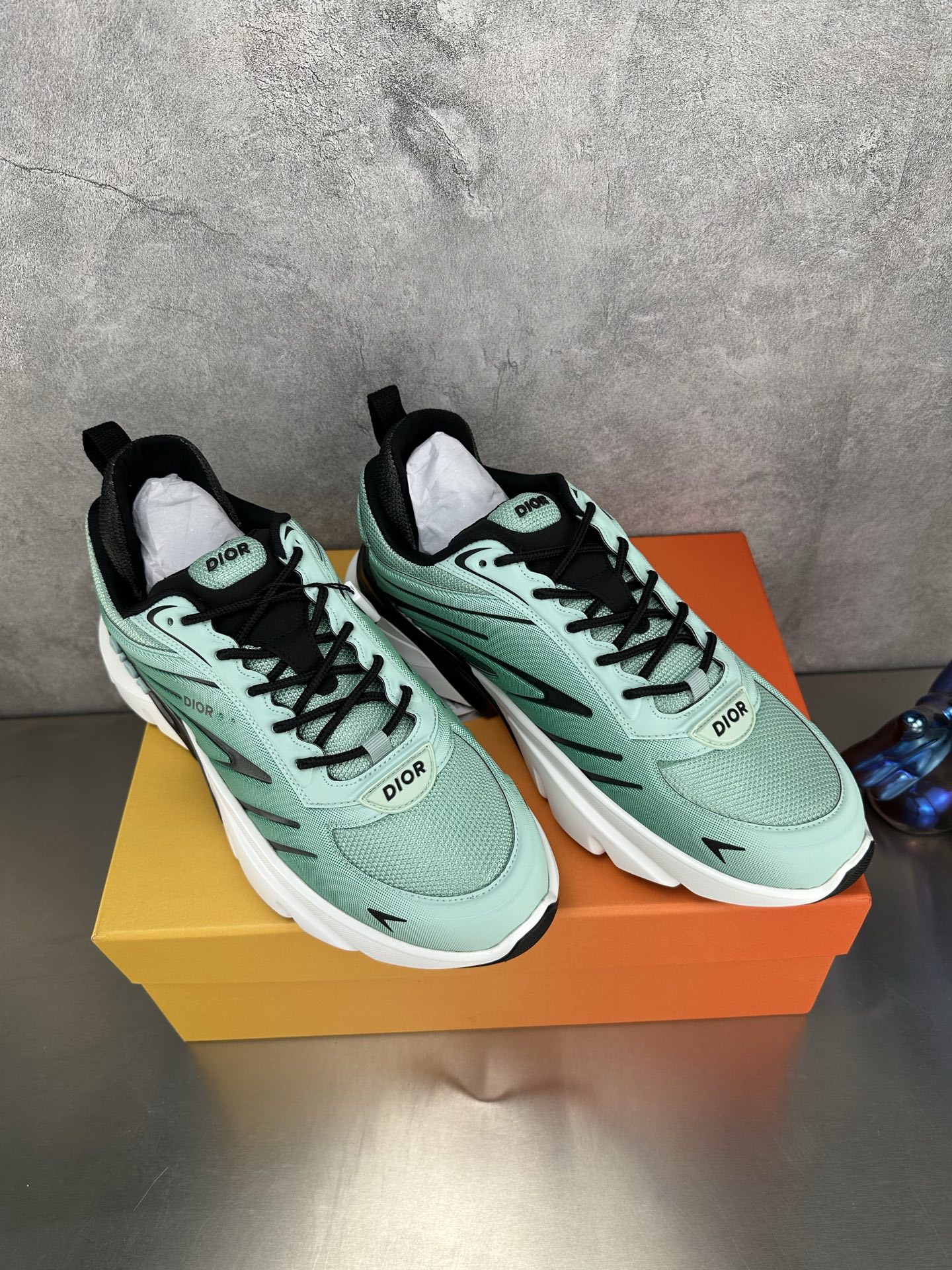 Dior B44 Blade Sneakers - Unisex, Sporty, and Retro-Futuristic Design 6 i1745220044841 1799 0 4
