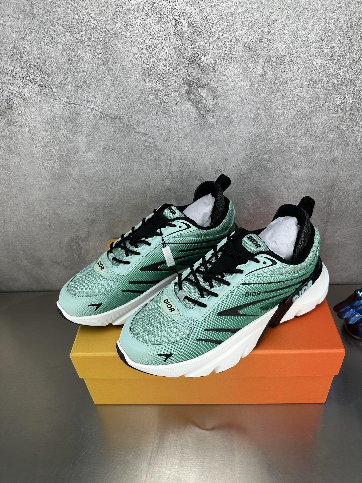 Dior B44 Blade Sneakers - Unisex, Sporty, and Retro-Futuristic Design 5 i1745220046319 1040 0 3