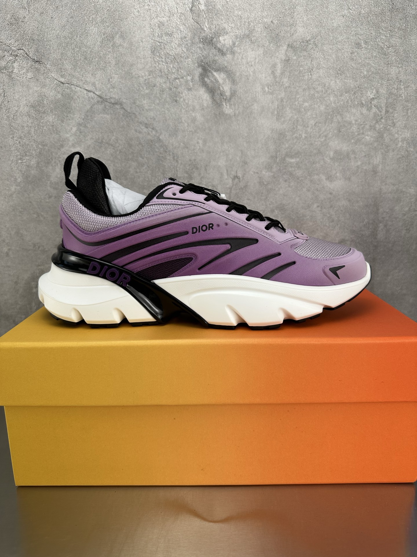 Dior B44 Blade Sneakers: Couple Style, Retro-Futuristic Design, Comfortable Fit 2 i1745220077786 5500 0 0