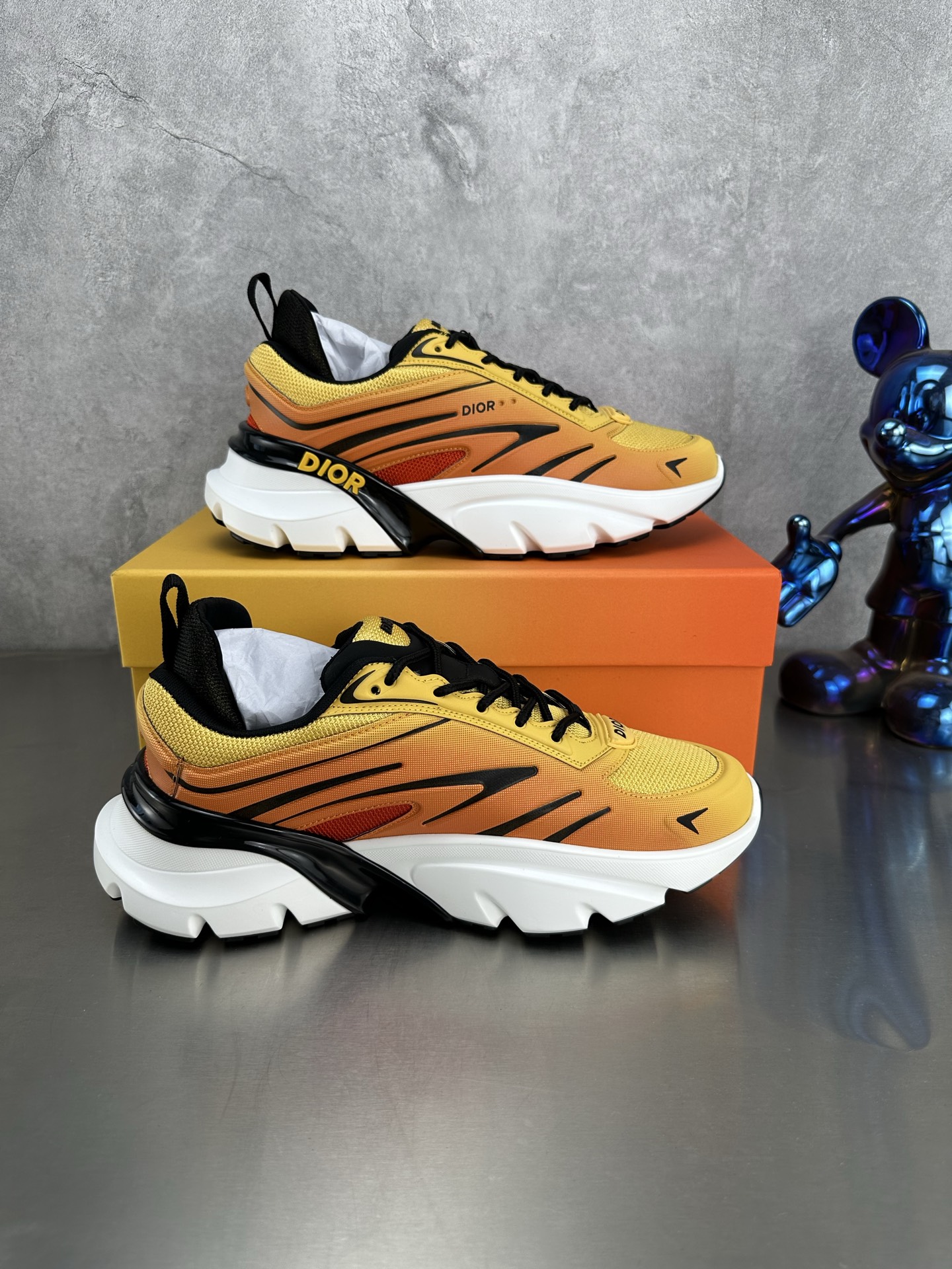 Dior B44 Blade Sneakers: 2000s-Inspired, Sporty, and Retro-Futuristic Design 5 i1745220105350 4673 0 3