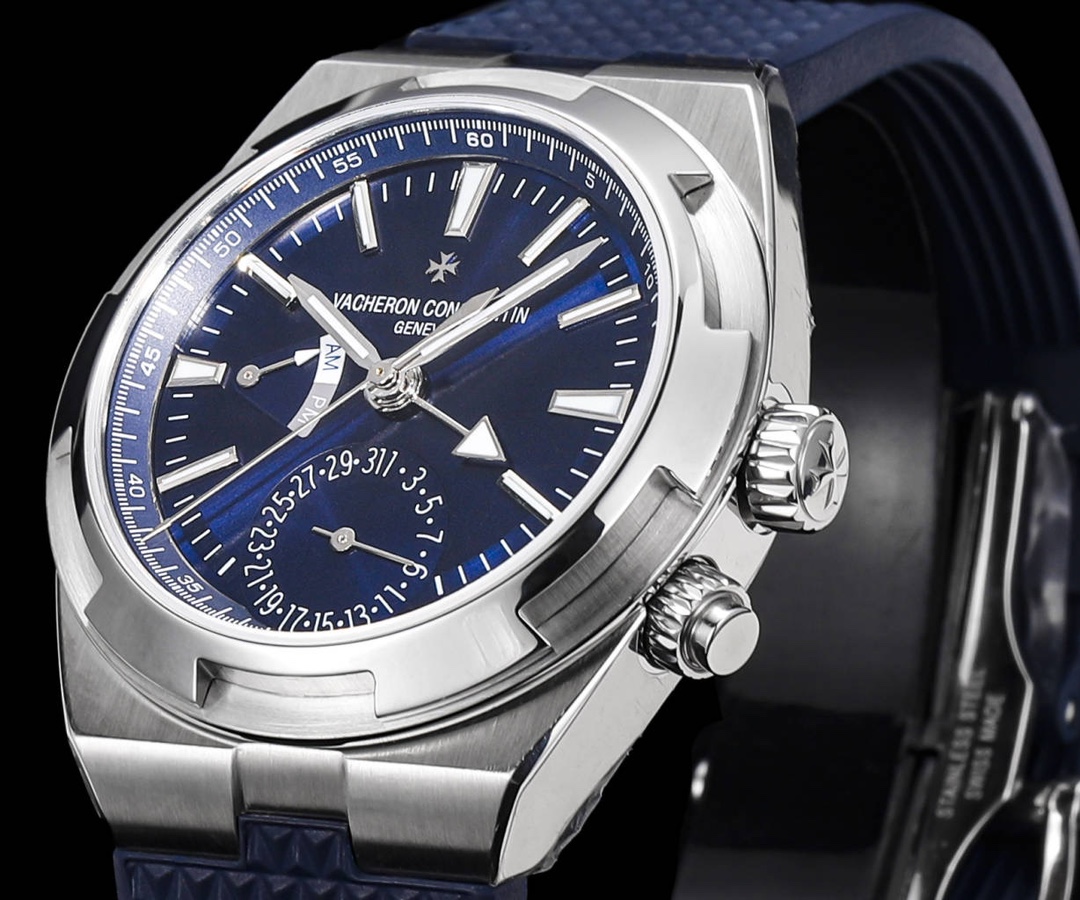 江家&mdash;&ldquo;继续&rdquo;纵横四海系列7920v/210A-B334等7900v家族款
功能：日期、双时区、时间
机芯：复刻自动机械5110DT机芯
材质：采用904L精钢打造再次成为焦点
尺寸：41mm
表带：快拆钢头，更换简单
所谓上得了厅堂，下得了厨房，守得住寂寞，创得了辉煌。多色盘选，并有三种不同风格完美搭配（钢带百搭）（牛皮可正装）（橡胶带运动）