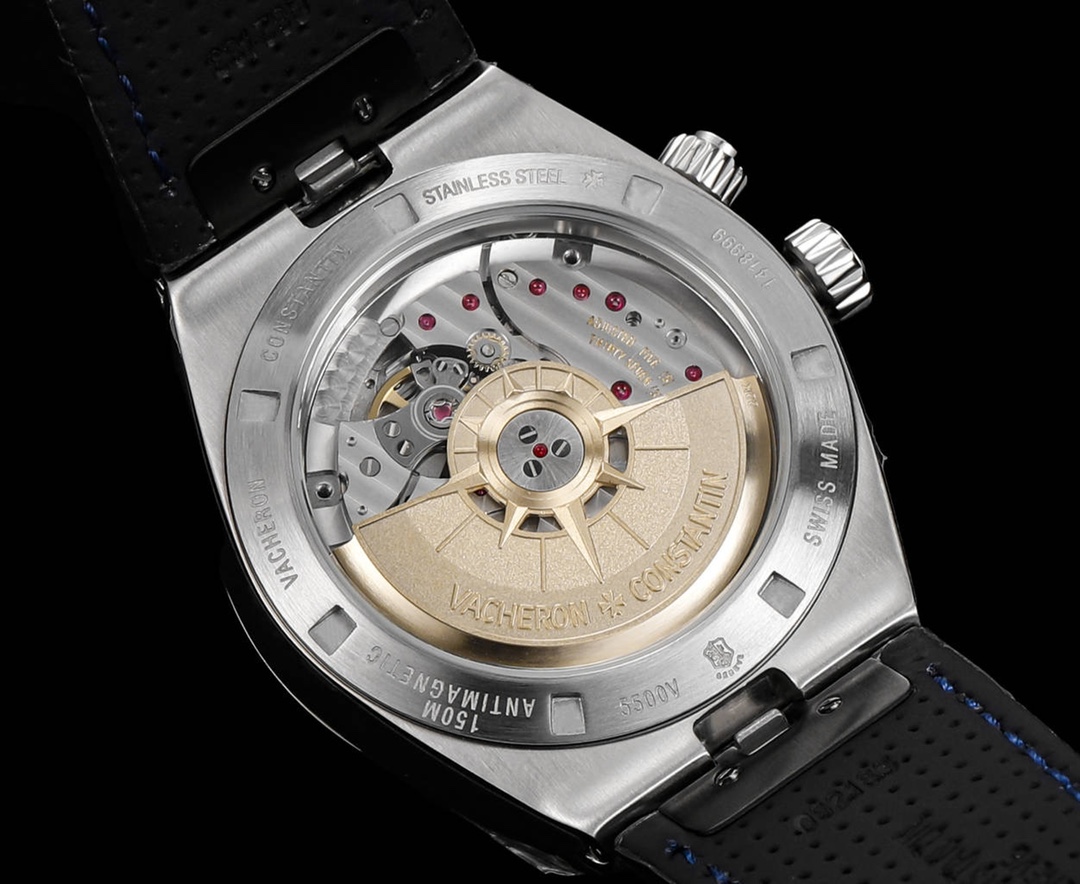 江家&mdash;&ldquo;继续&rdquo;纵横四海系列7920v/210A-B334等7900v家族款
功能：日期、双时区、时间
机芯：复刻自动机械5110DT机芯
材质：采用904L精钢打造再次成为焦点
尺寸：41mm
表带：快拆钢头，更换简单
所谓上得了厅堂，下得了厨房，守得住寂寞，创得了辉煌。多色盘选，并有三种不同风格完美搭配（钢带百搭）（牛皮可正装）（橡胶带运动）