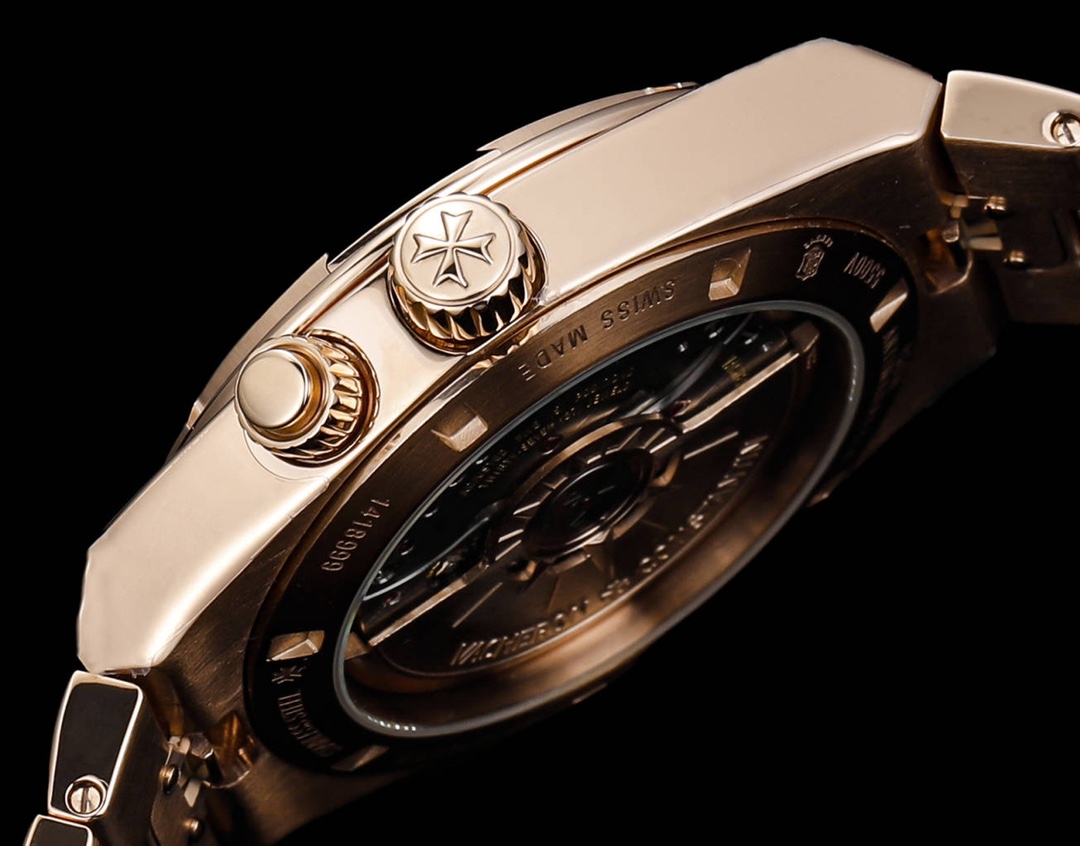 江家&mdash;&ldquo;继续&rdquo;纵横四海系列7920v/210A-B334等7900v家族款
功能：日期、双时区、时间
机芯：复刻自动机械5110DT机芯
材质：采用904L精钢打造再次成为焦点
尺寸：41mm
表带：快拆钢头，更换简单
所谓上得了厅堂，下得了厨房，守得住寂寞，创得了辉煌。多色盘选，并有三种不同风格完美搭配（钢带百搭）（牛皮可正装）（橡胶带运动）