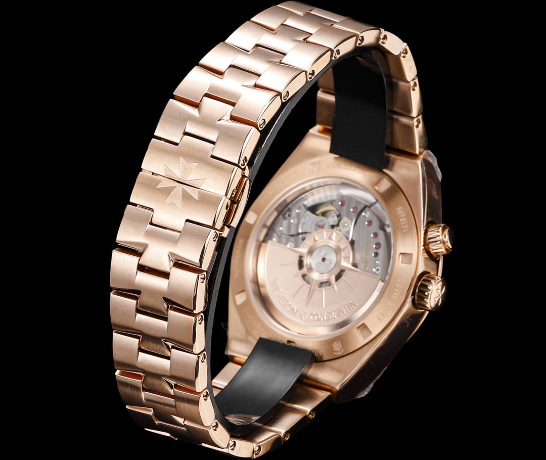 江家&mdash;&ldquo;继续&rdquo;纵横四海系列7920v/210A-B334等7900v家族款
功能：日期、双时区、时间
机芯：复刻自动机械5110DT机芯
材质：采用904L精钢打造再次成为焦点
尺寸：41mm
表带：快拆钢头，更换简单
所谓上得了厅堂，下得了厨房，守得住寂寞，创得了辉煌。多色盘选，并有三种不同风格完美搭配（钢带百搭）（牛皮可正装）（橡胶带运动）