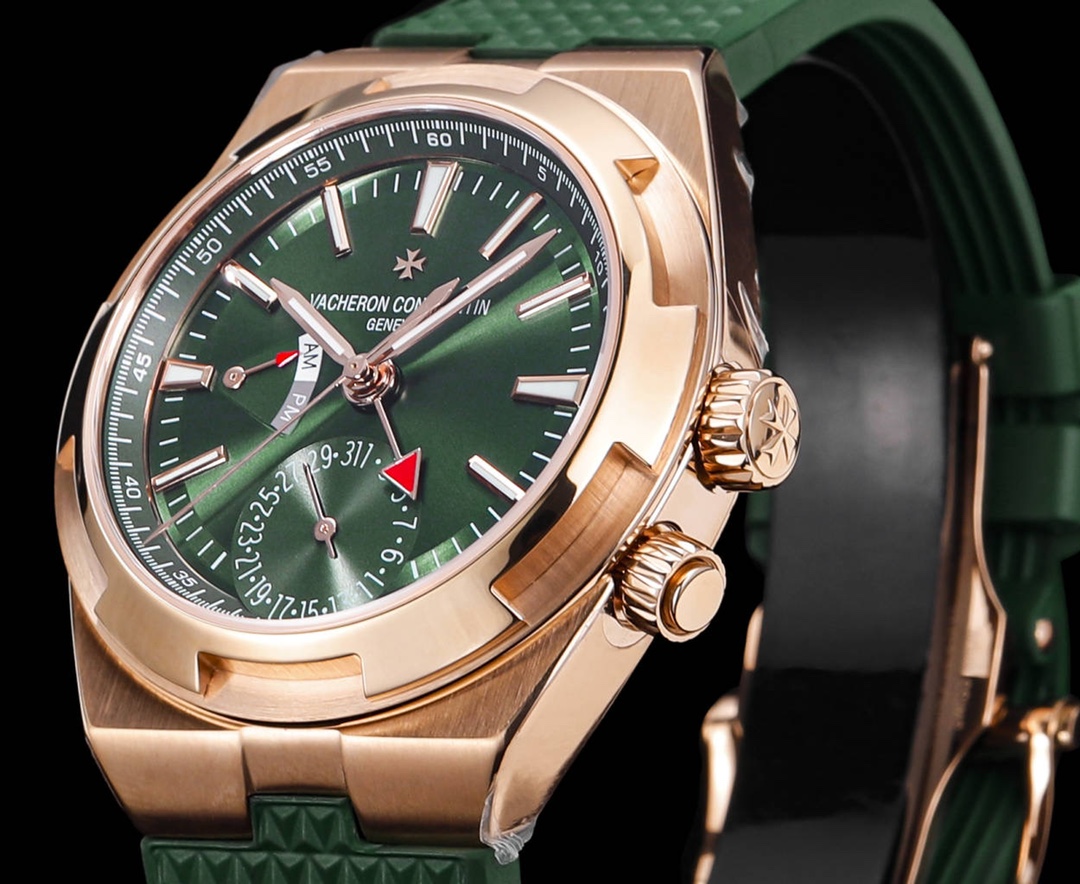 江家&mdash;&ldquo;继续&rdquo;纵横四海系列7920v/210A-B334等7900v家族款
功能：日期、双时区、时间
机芯：复刻自动机械5110DT机芯
材质：采用904L精钢打造再次成为焦点
尺寸：41mm
表带：快拆钢头，更换简单
所谓上得了厅堂，下得了厨房，守得住寂寞，创得了辉煌。多色盘选，并有三种不同风格完美搭配（钢带百搭）（牛皮可正装）（橡胶带运动）