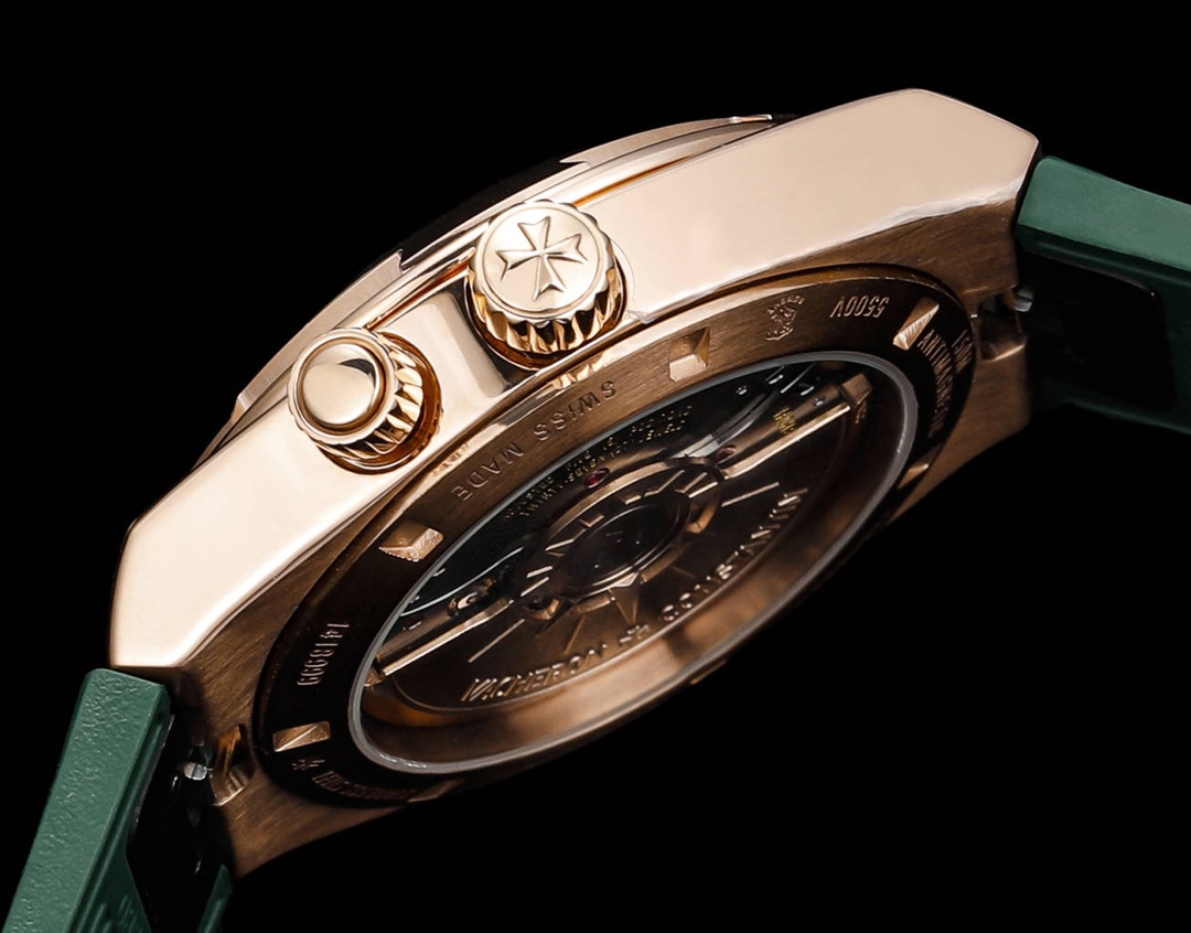 江家&mdash;&ldquo;继续&rdquo;纵横四海系列7920v/210A-B334等7900v家族款
功能：日期、双时区、时间
机芯：复刻自动机械5110DT机芯
材质：采用904L精钢打造再次成为焦点
尺寸：41mm
表带：快拆钢头，更换简单
所谓上得了厅堂，下得了厨房，守得住寂寞，创得了辉煌。多色盘选，并有三种不同风格完美搭配（钢带百搭）（牛皮可正装）（橡胶带运动）