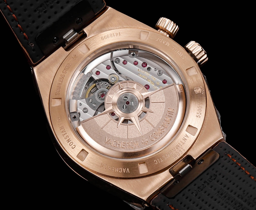 江家&mdash;&ldquo;继续&rdquo;纵横四海系列7920v/210A-B334等7900v家族款
功能：日期、双时区、时间
机芯：复刻自动机械5110DT机芯
材质：采用904L精钢打造再次成为焦点
尺寸：41mm
表带：快拆钢头，更换简单
所谓上得了厅堂，下得了厨房，守得住寂寞，创得了辉煌。多色盘选，并有三种不同风格完美搭配（钢带百搭）（牛皮可正装）（橡胶带运动）