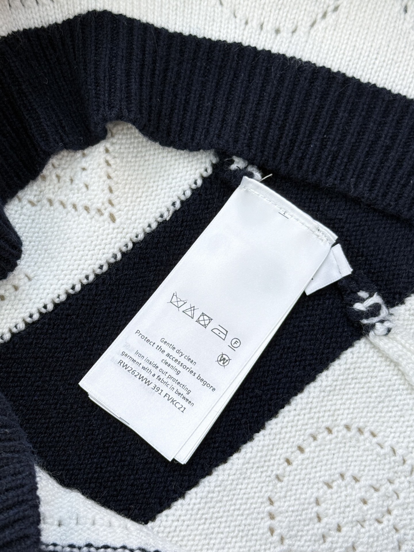 루이비통 여성 가디건 136532 Louis Vuitton Cardigan 썸네일 이미지