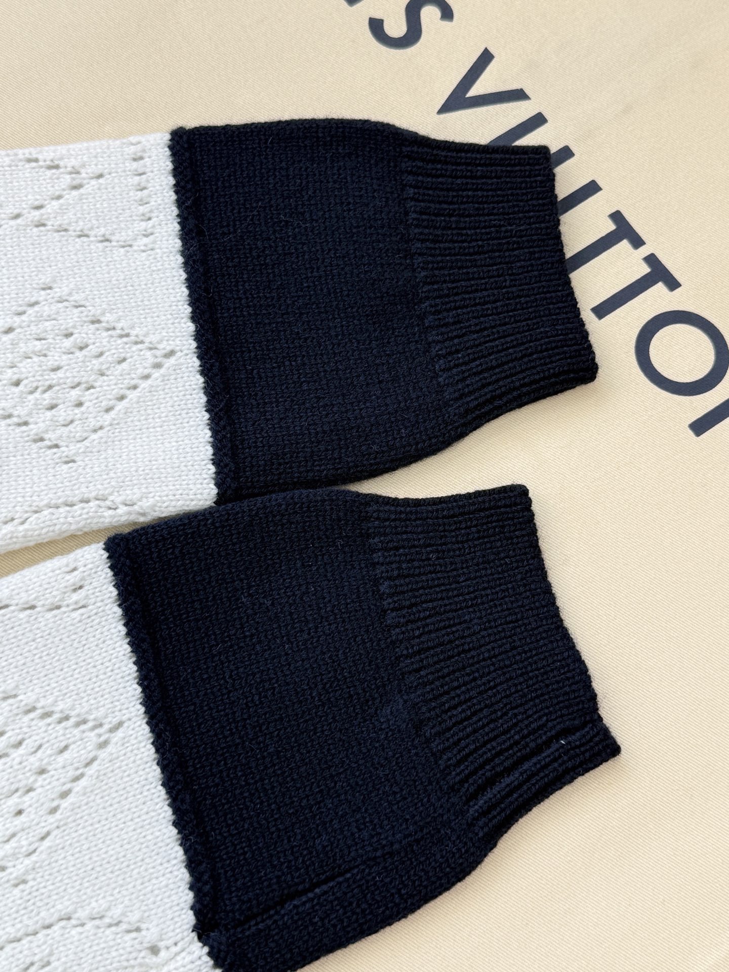 루이비통 여성 가디건 136532 Louis Vuitton Cardigan 썸네일 이미지