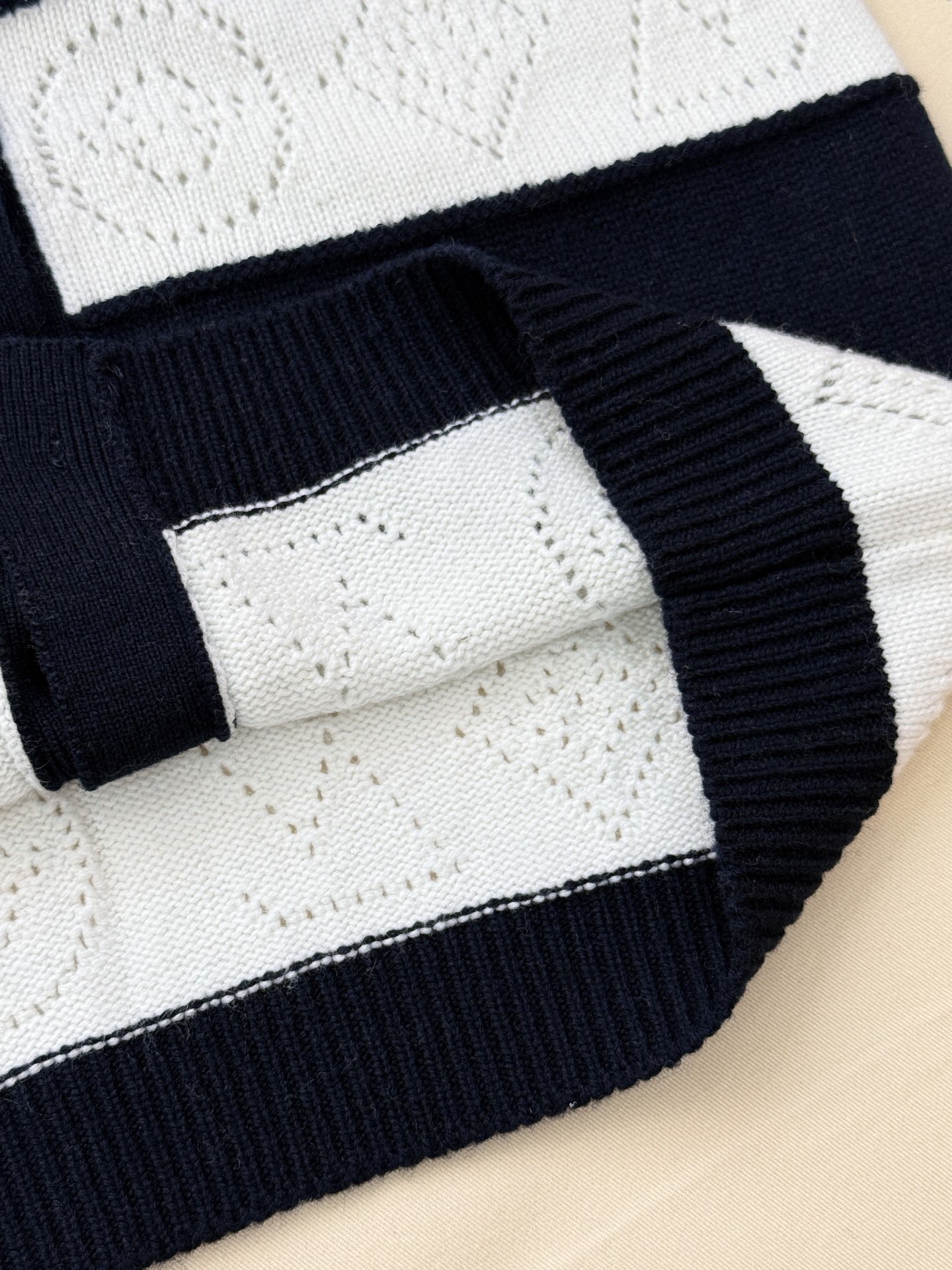 루이비통 여성 가디건 136532 Louis Vuitton Cardigan 썸네일 이미지