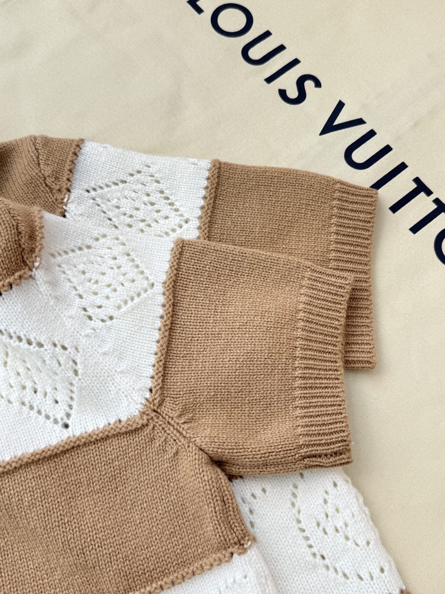루이비통 여성 반팔 136535 Louis Vuitton T Shirt 썸네일 이미지
