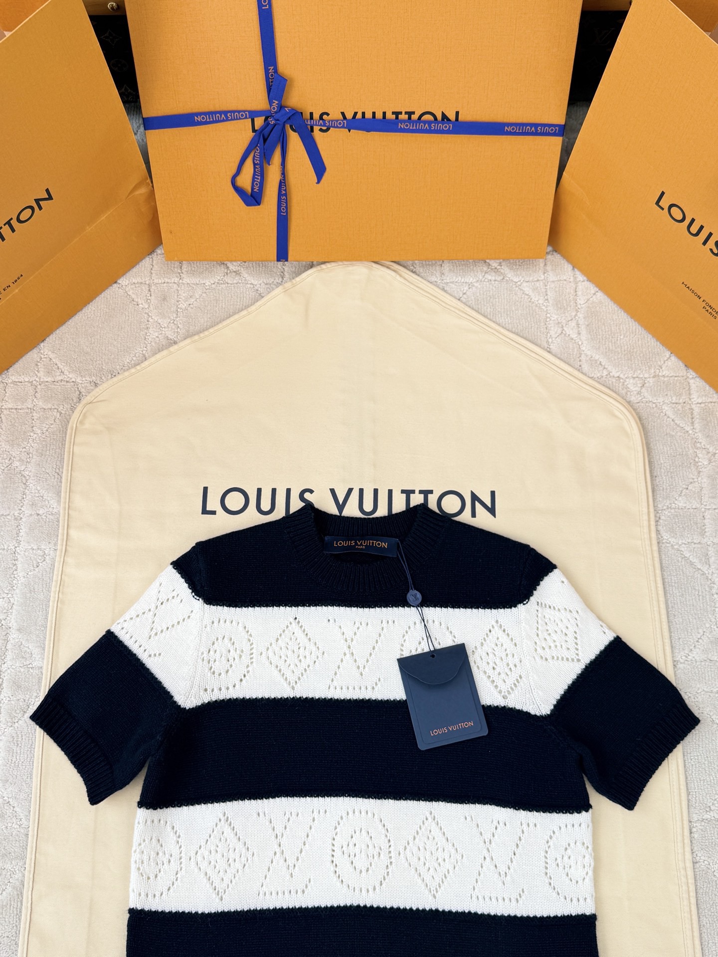 루이비통 여성 반팔 136534 Louis Vuitton T Shirt 썸네일 이미지