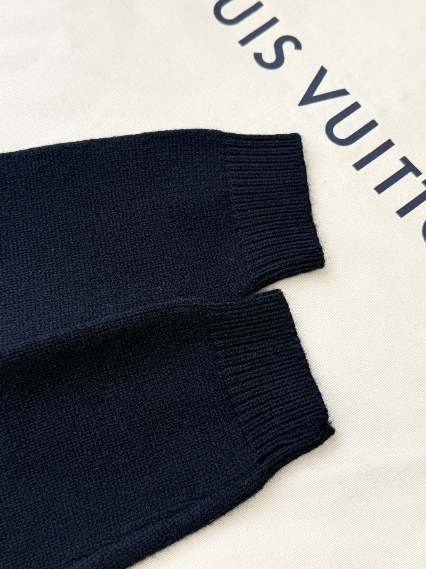 루이비통 여성 가디건 136521 Louis Vuitton Cardigan 썸네일 이미지