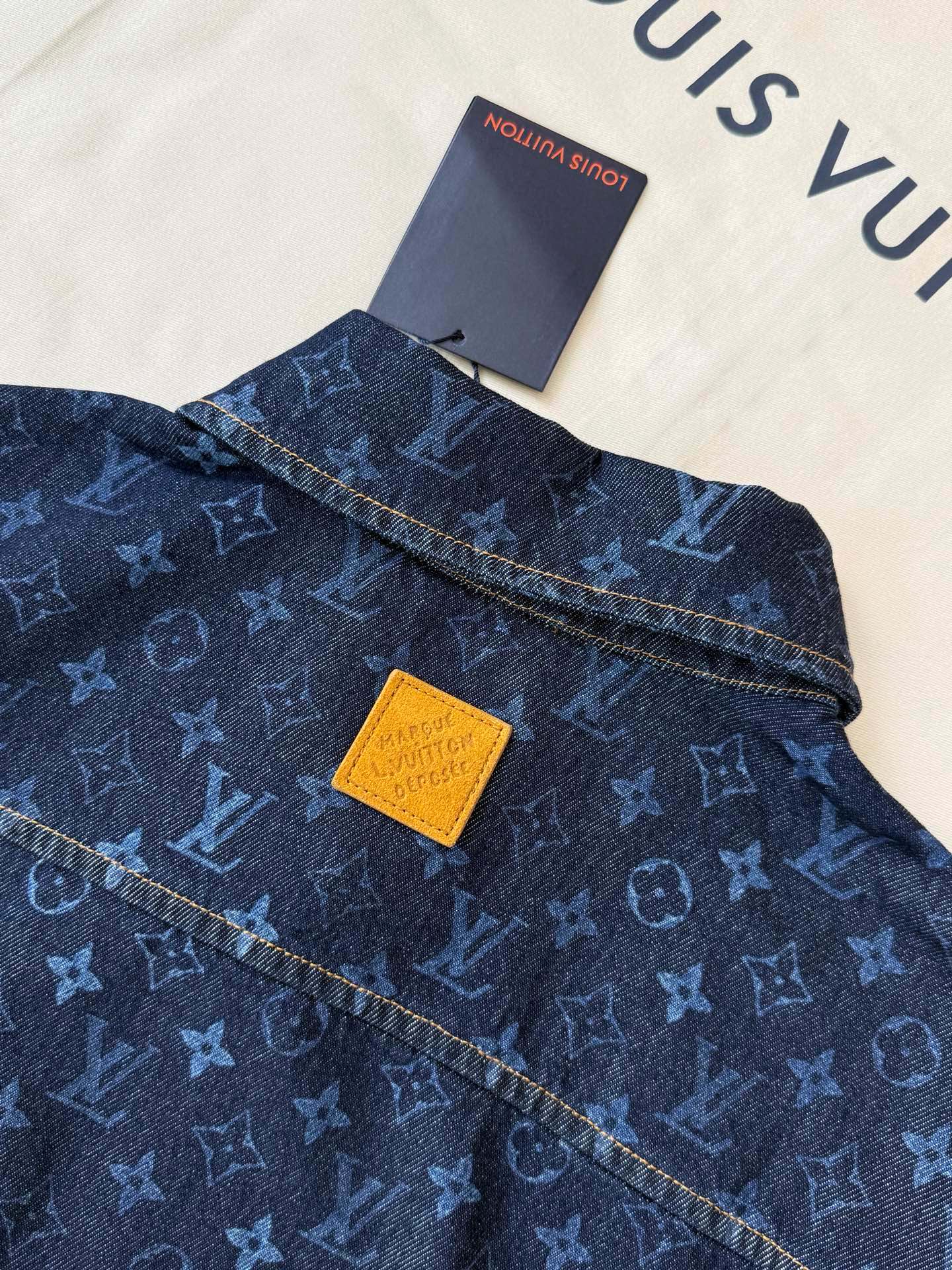 루이비통 남성 반팔 132913 Louis Vuitton T Shirt 썸네일 이미지