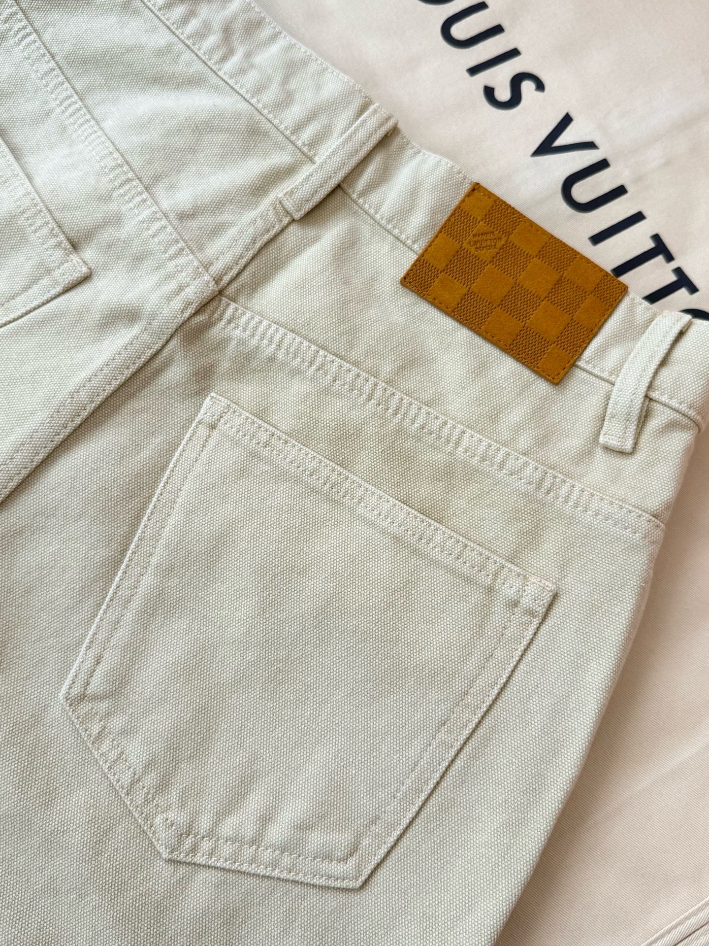 루이비통 26SS 남성 바지 132915 Louis Vuitton Pants 썸네일 이미지