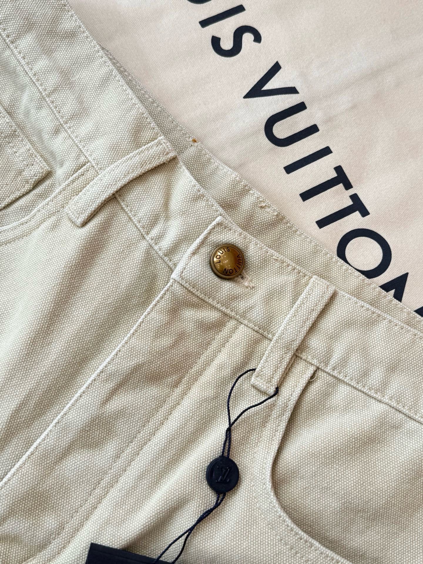 루이비통 26SS 남성 바지 132915 Louis Vuitton Pants 썸네일 이미지