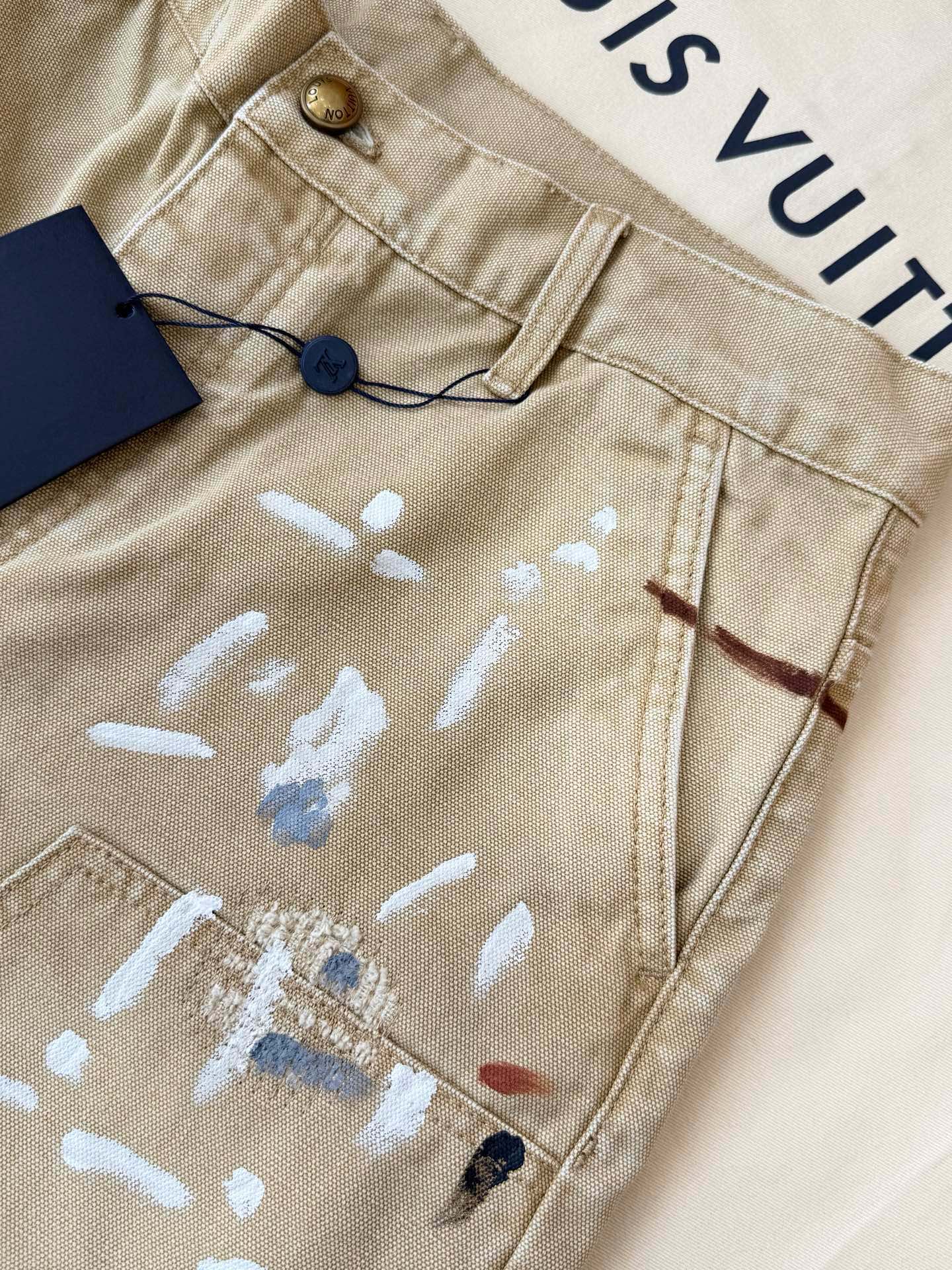 루이비통 26SS 남성 반바지 132909 Louis Vuitton Shorts 썸네일 이미지