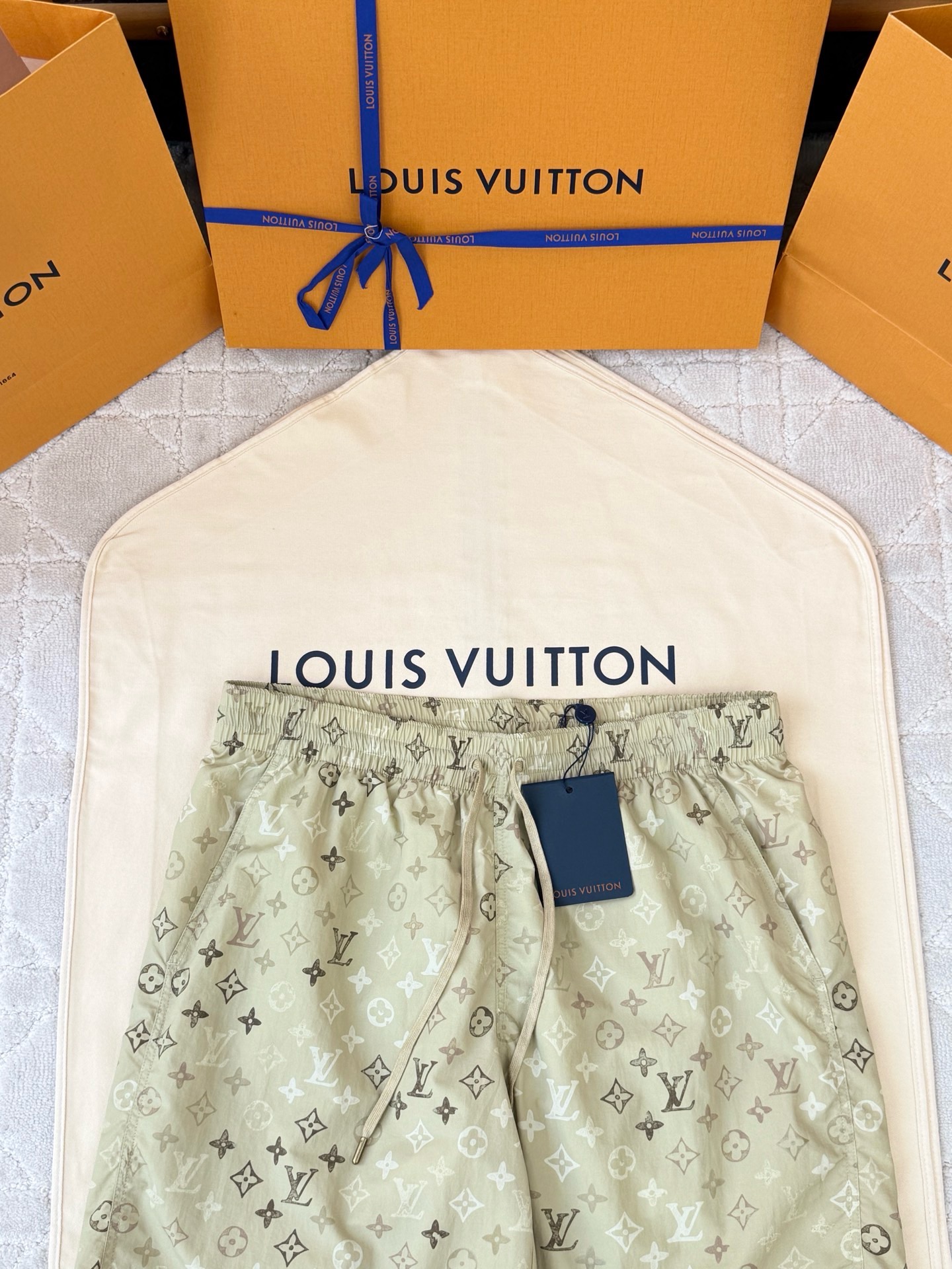 루이비통 남성 반바지 132912 Louis Vuitton Shorts 썸네일 이미지