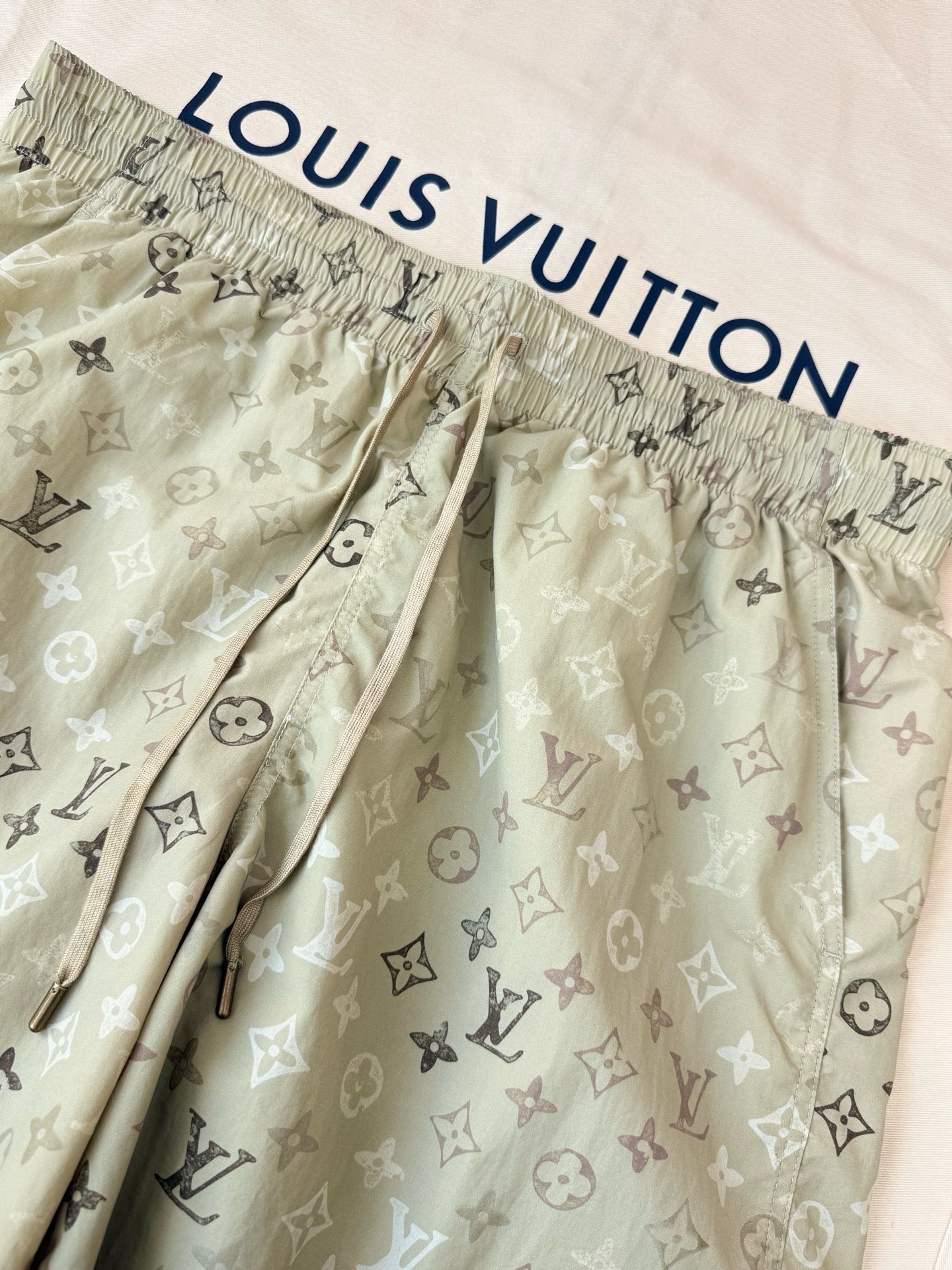루이비통 남성 반바지 132912 Louis Vuitton Shorts 썸네일 이미지