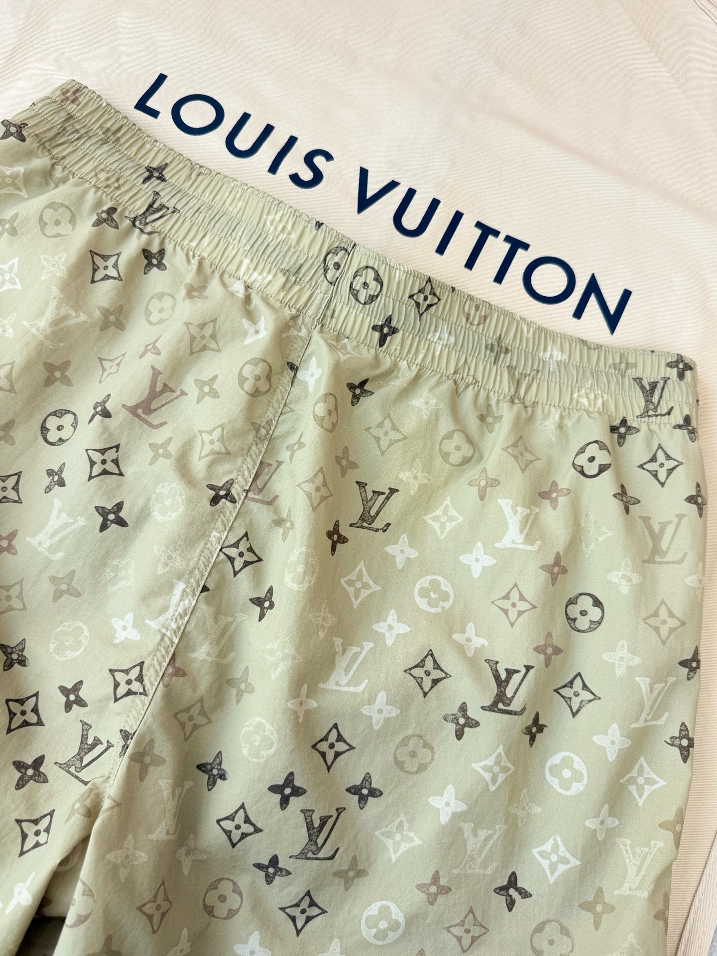 루이비통 남성 반바지 132912 Louis Vuitton Shorts 썸네일 이미지