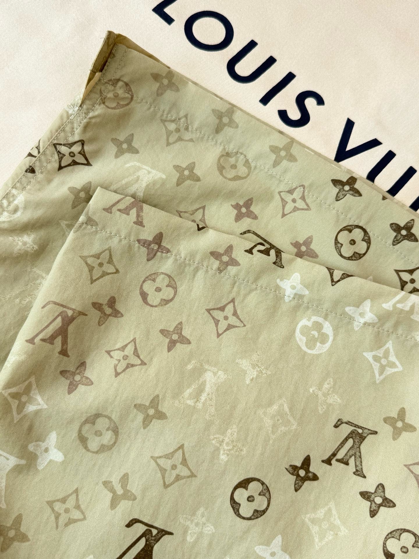 루이비통 남성 반바지 132912 Louis Vuitton Shorts 썸네일 이미지