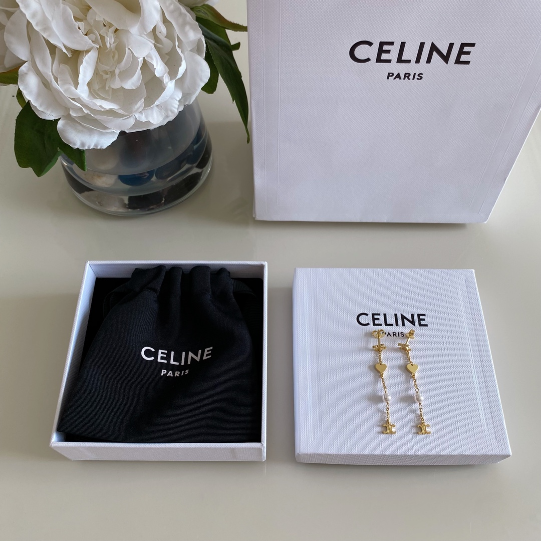 【Celine凯旋门爱心珍珠耳环】赛琳耳环🤩爱了爱了！一眼就看中的系列，网红们的最爱！五金配件均是CNC