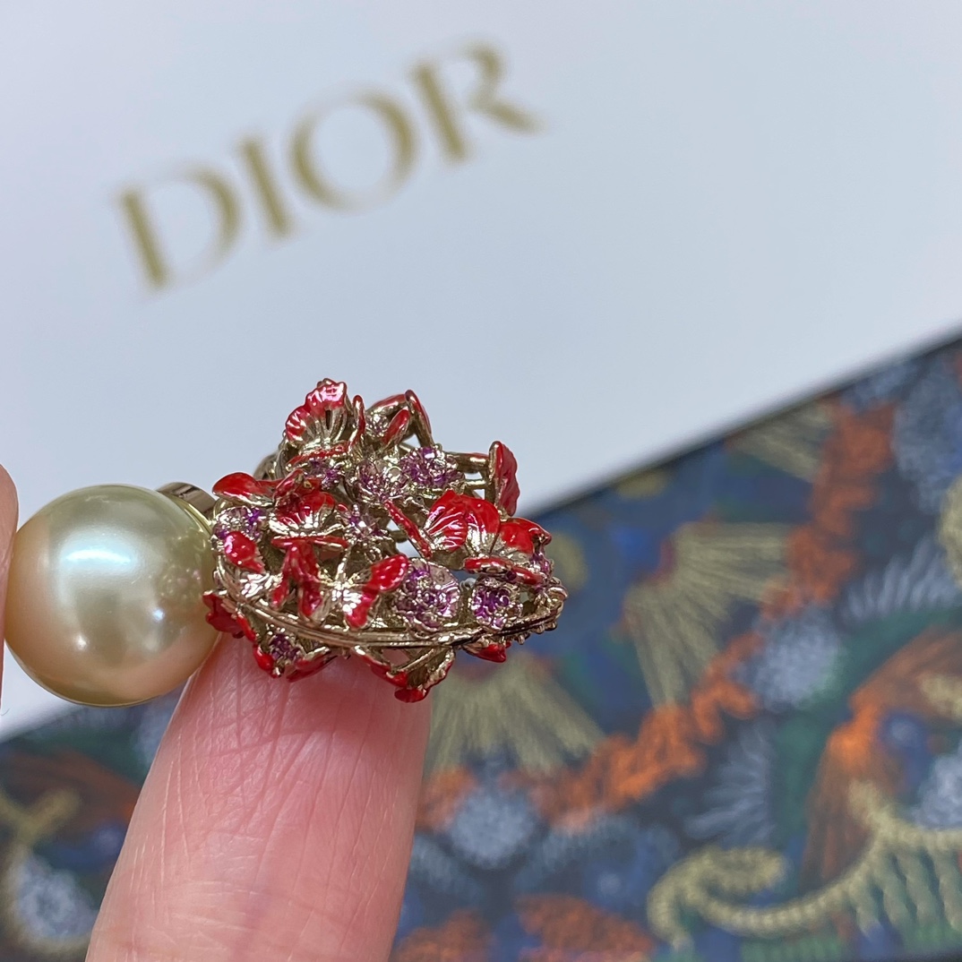  高品质 细节如图 【D!or限定爱心耳环】🤩🤩巨巨巨美💓超级重工，工艺非常复杂！正反两面镂空的蝴蝶花朵