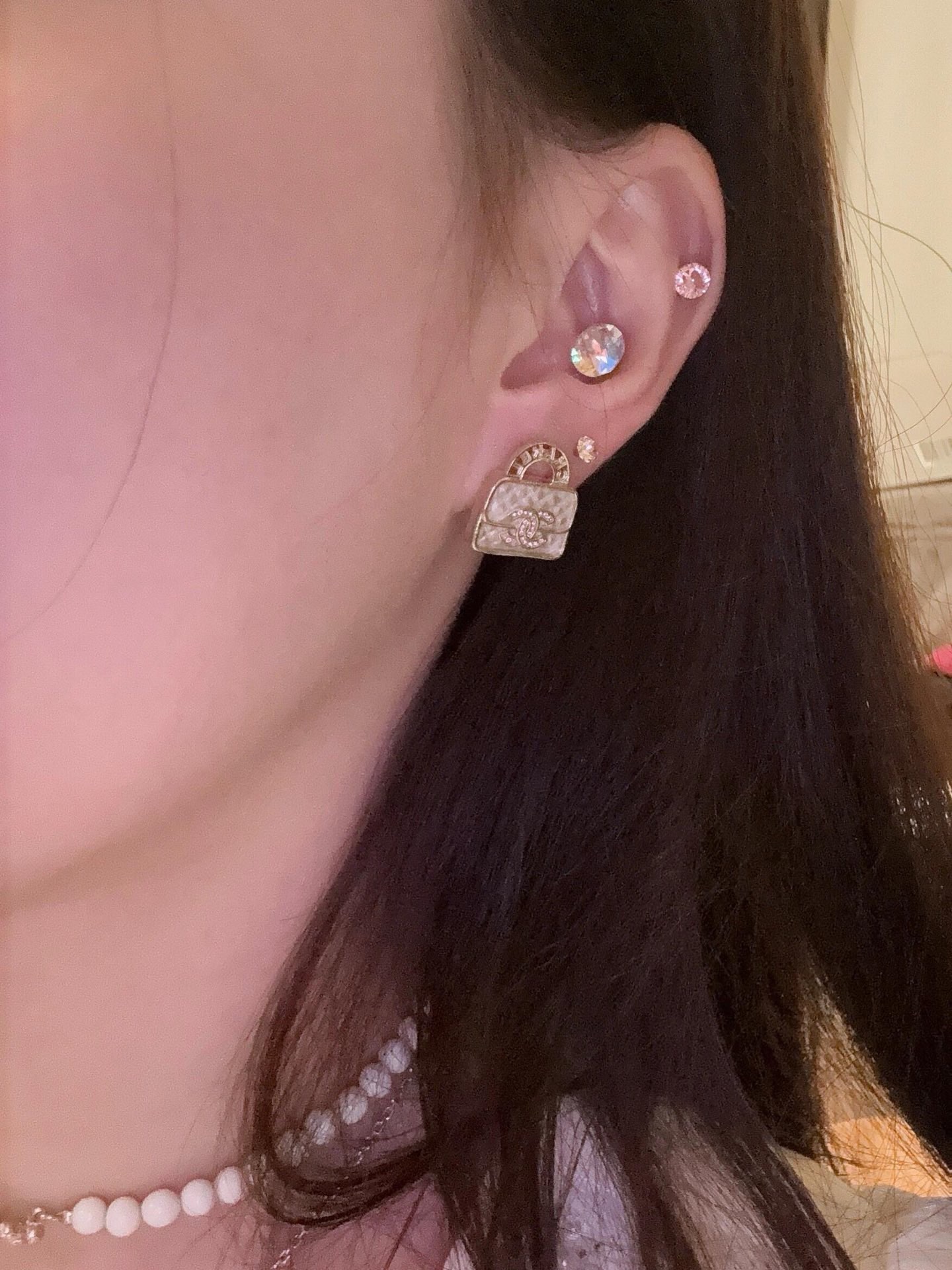 NO:101478,CH 24S White Pink Enamel Bag Earrings Top Ear Effect, Chanel Earrings, Chanel, earrings19860909CH 24S 白色粉色珐琅 包包 耳环 上耳效果,香奈儿耳钉,chanel,earrings,Jewelry