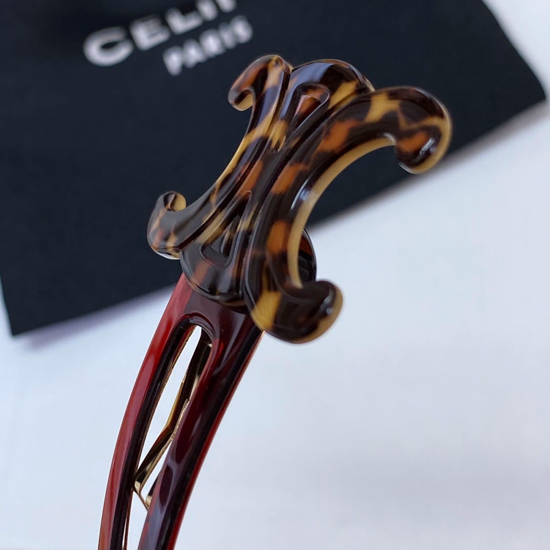  高品质 细节如图  一个价【Cel!ne 玳瑁发夹】🔥断货王🤩🤩最美最爆发夹！终于做出来了，只要是亚克