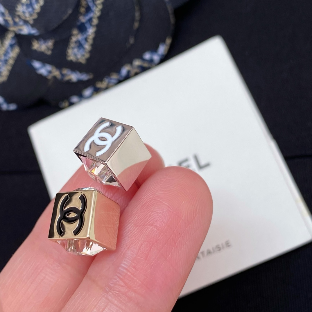  高品质 细节如图 075096【香小方粒耳钉】代购溢价购入Z 4680，25早春最新款绝美系列！💥浅金