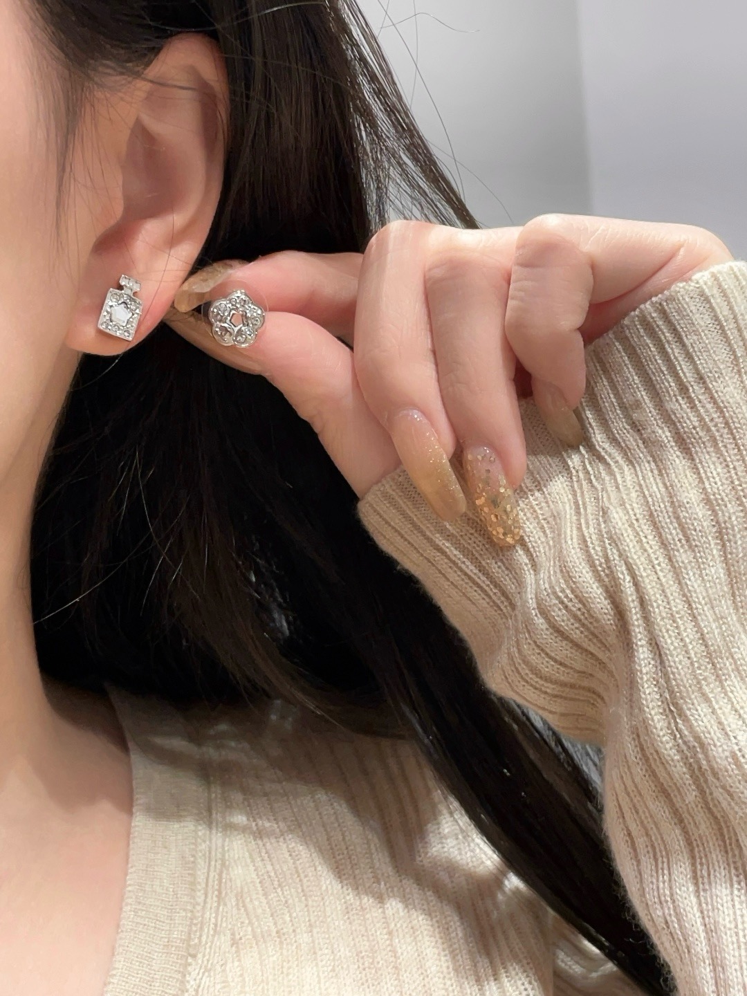  高品质 细节如图 【香 4件套元素耳钉】💥25。早春最新款绝美系列！巨巨巨火爆🔥全网首发！老规矩先到先
