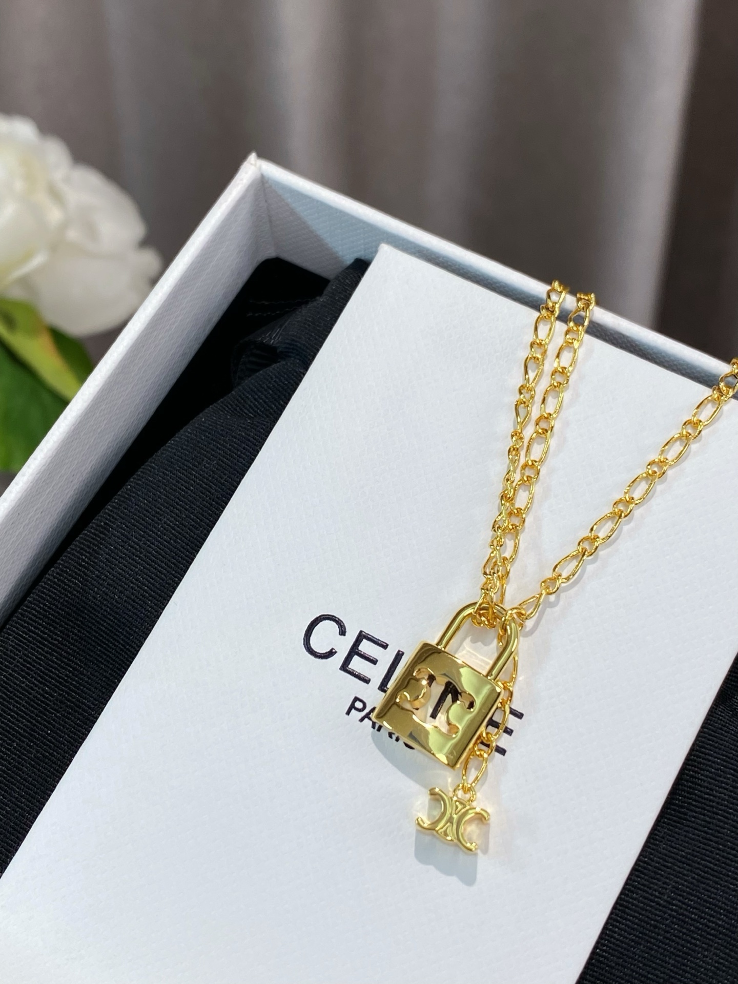 【celine凯旋门锁头项链】赛琳项链 打开你心中的那把锁，每个人心中都有一把锁，而钥匙其实往往就握在你