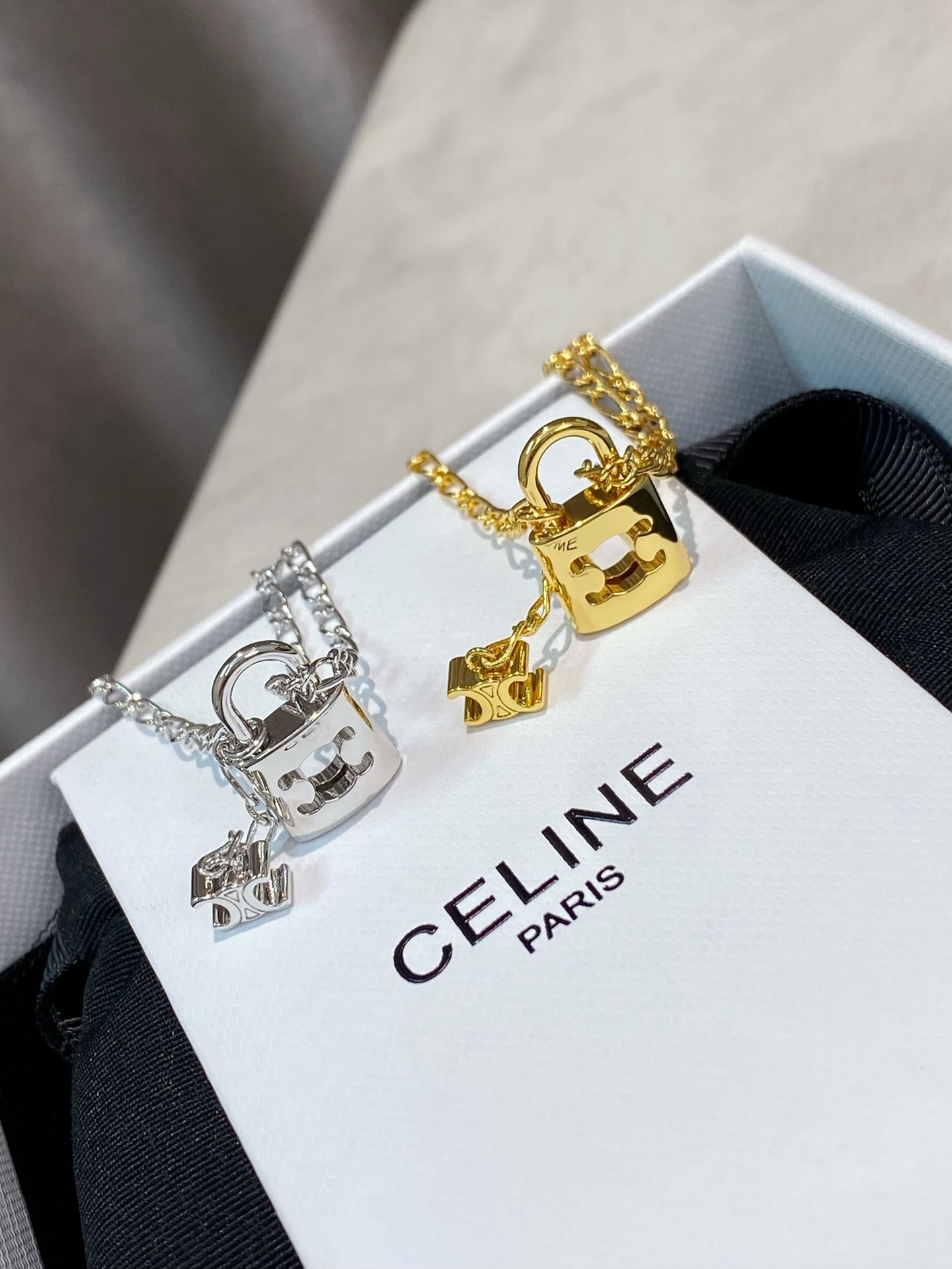 【celine凯旋门锁头项链】赛琳项链 打开你心中的那把锁，每个人心中都有一把锁，而钥匙其实往往就握在你